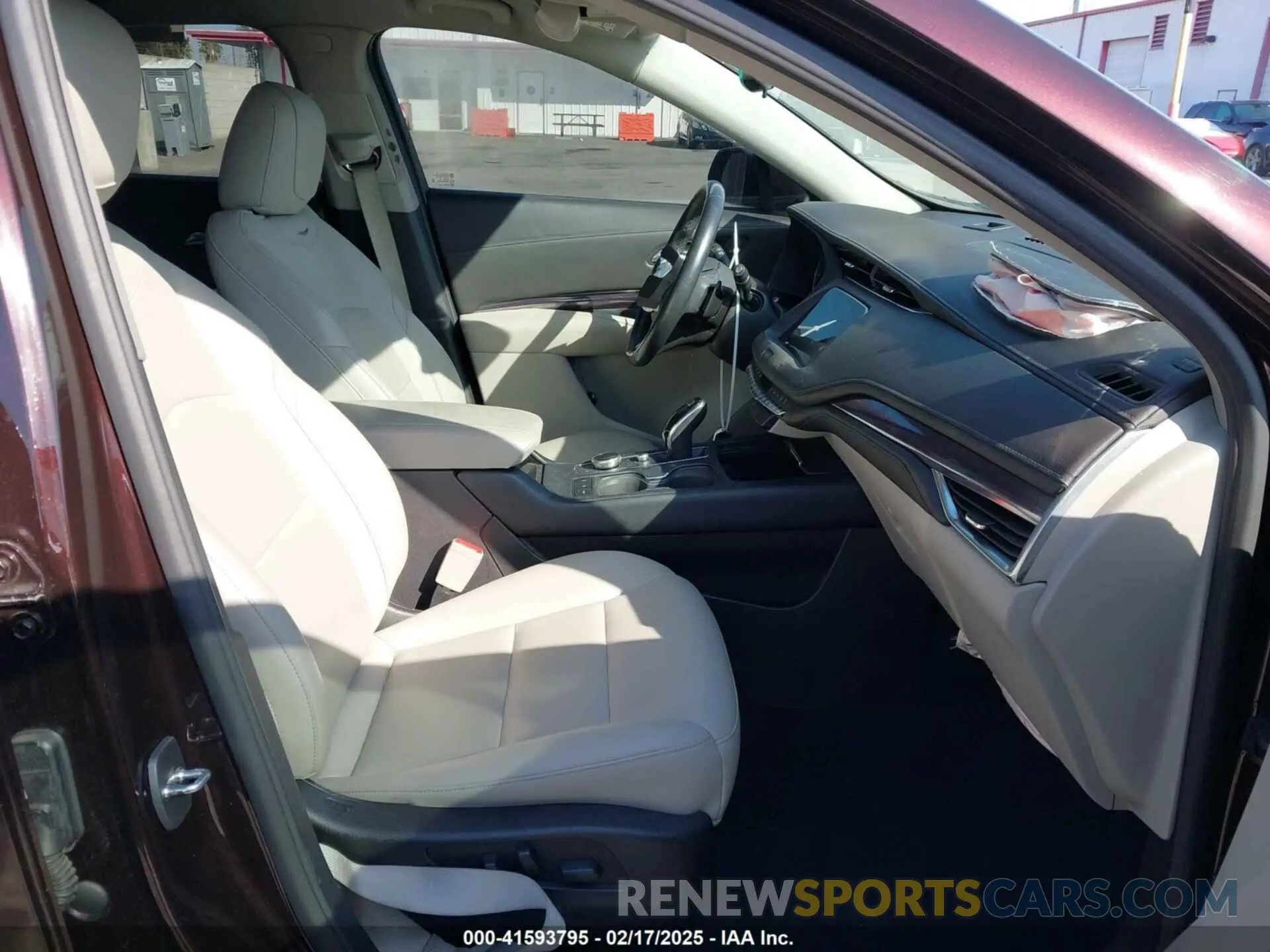 5 Фотография поврежденного автомобиля 1GYAZAR43MF043816 CADILLAC XT4 2021
