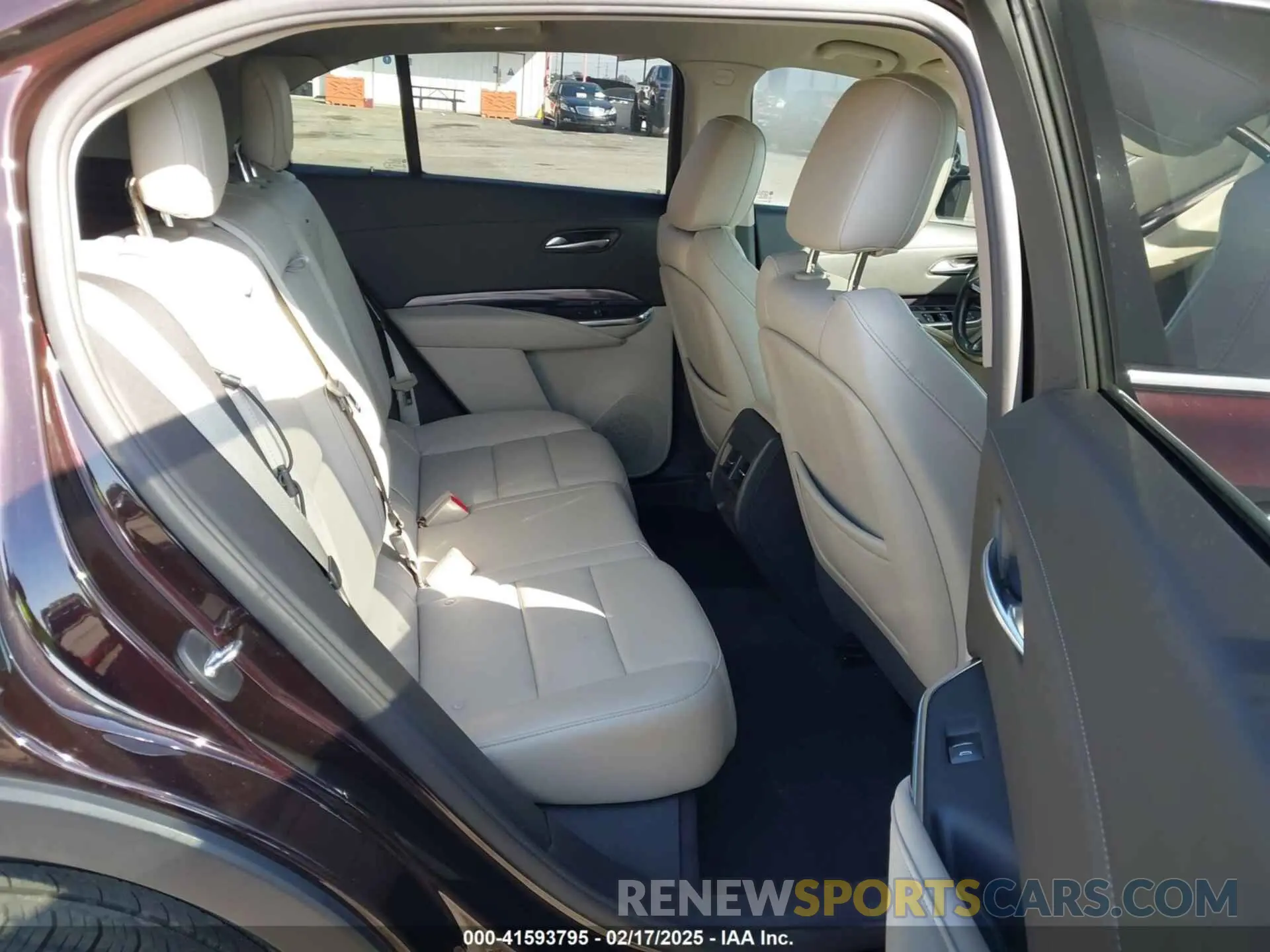 8 Фотография поврежденного автомобиля 1GYAZAR43MF043816 CADILLAC XT4 2021