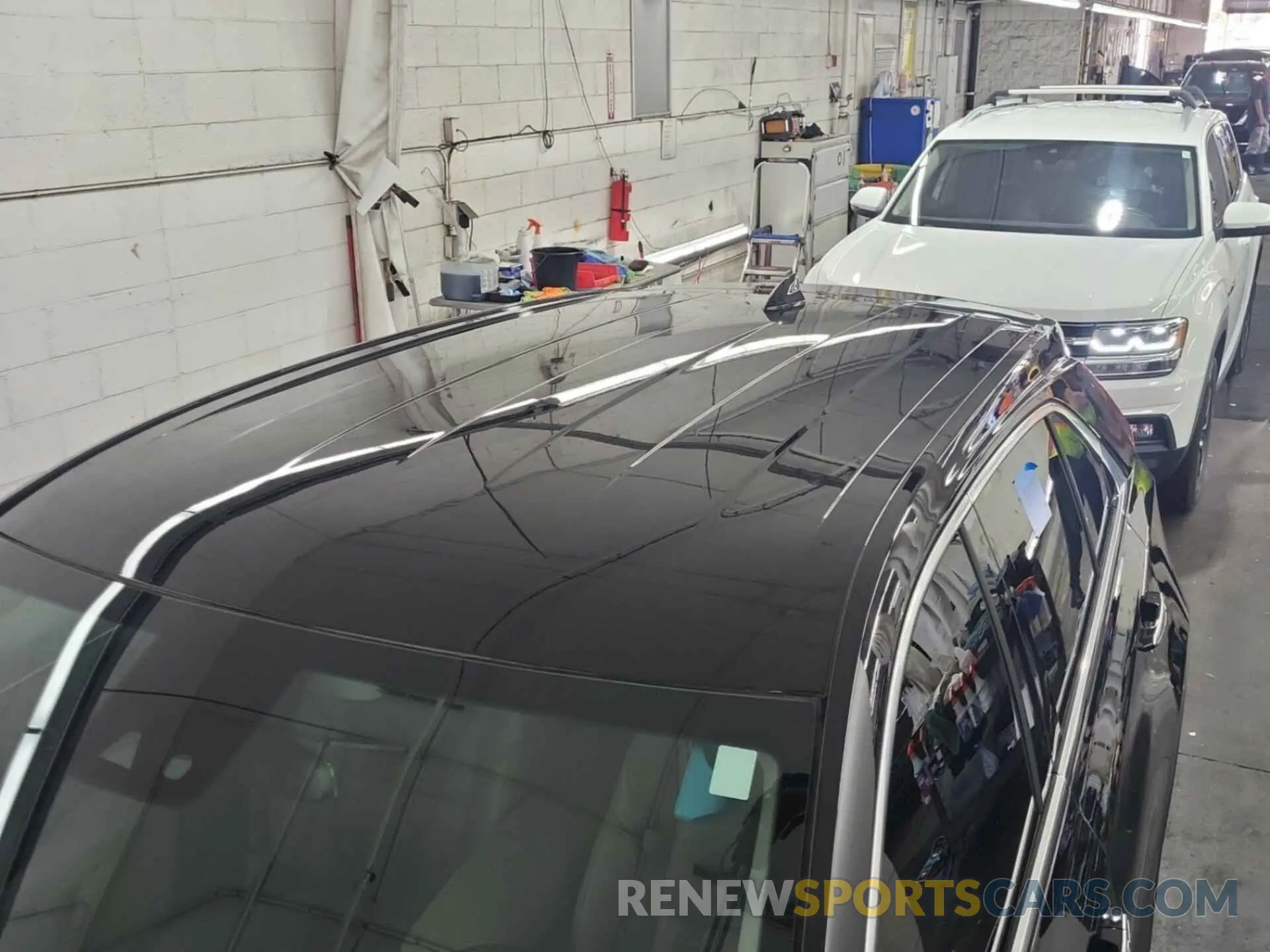 11 Photograph of a damaged car 1GYAZAR43MF080090 CADILLAC XT4 2021