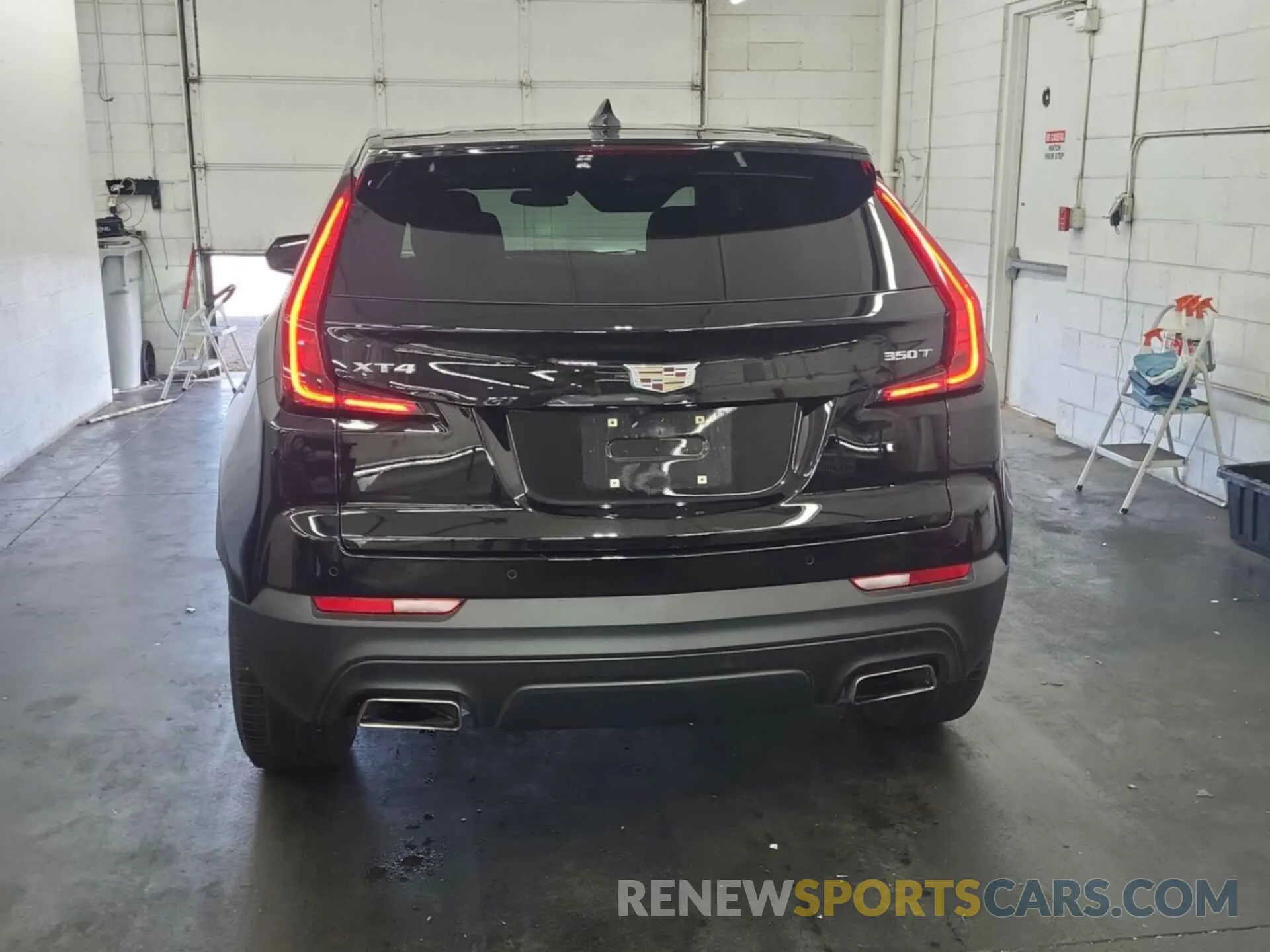 32 Photograph of a damaged car 1GYAZAR43MF080090 CADILLAC XT4 2021