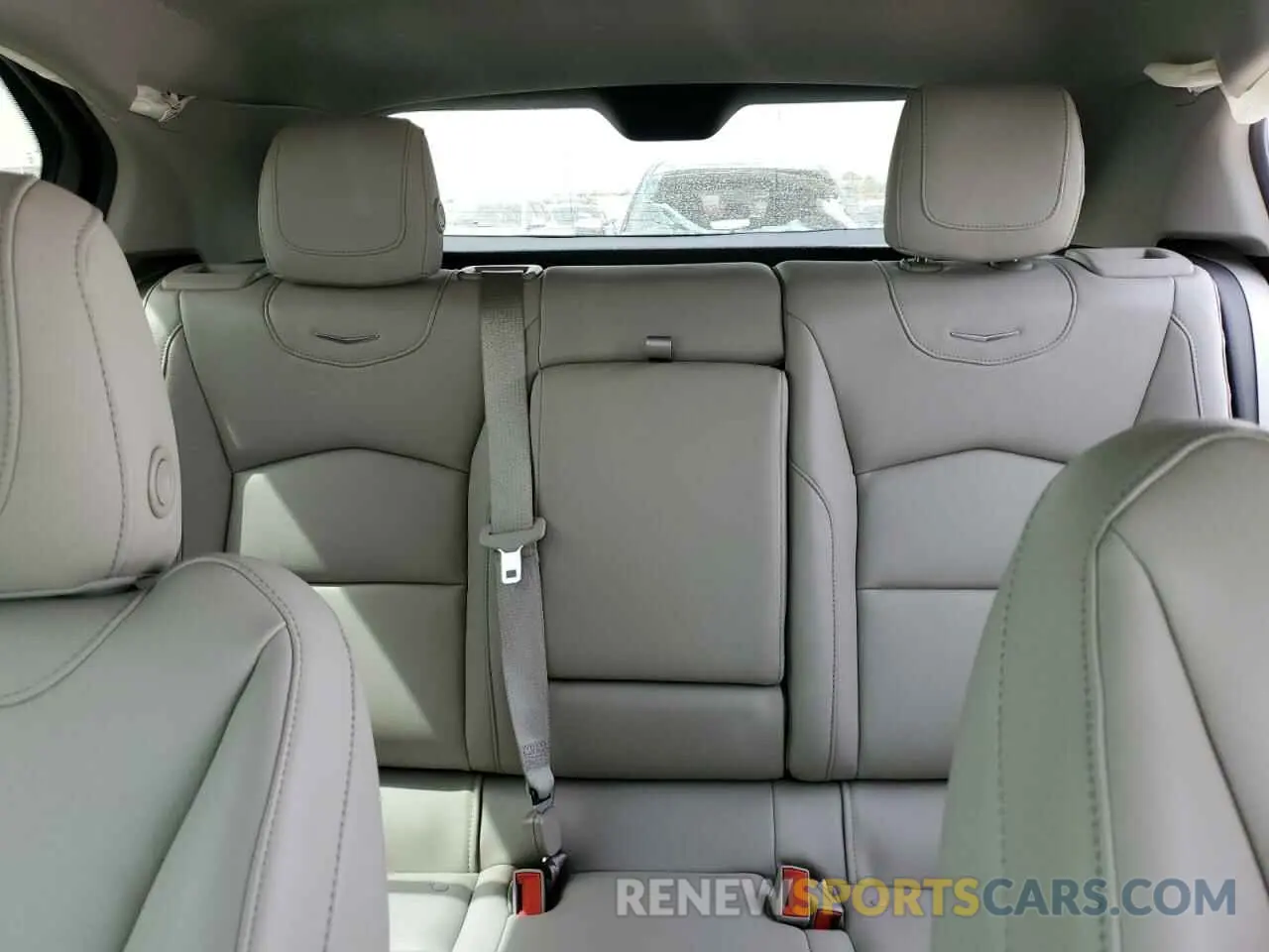 10 Photograph of a damaged car 1GYAZAR45MF000983 CADILLAC XT4 2021