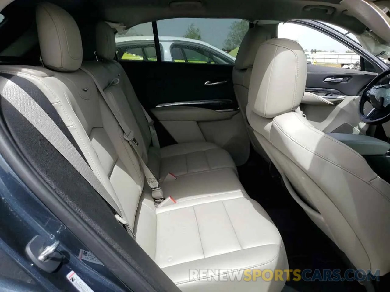 11 Photograph of a damaged car 1GYAZAR45MF000983 CADILLAC XT4 2021