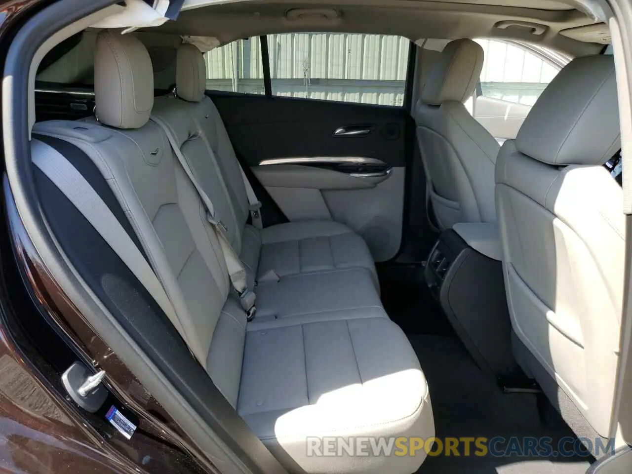 11 Photograph of a damaged car 1GYFZBR47MF022799 CADILLAC XT4 2021