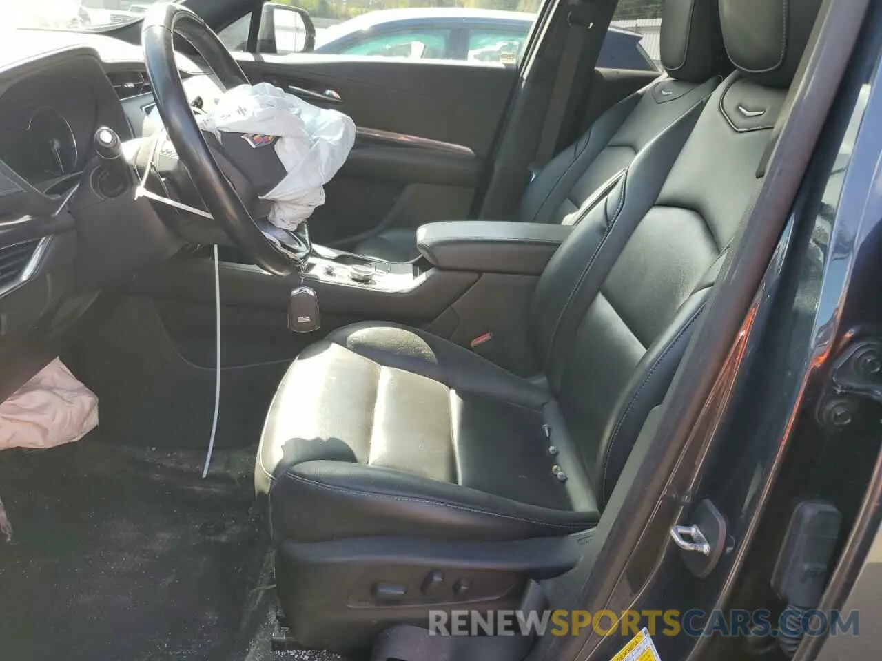 7 Photograph of a damaged car 1GYFZBR48MF034573 CADILLAC XT4 2021