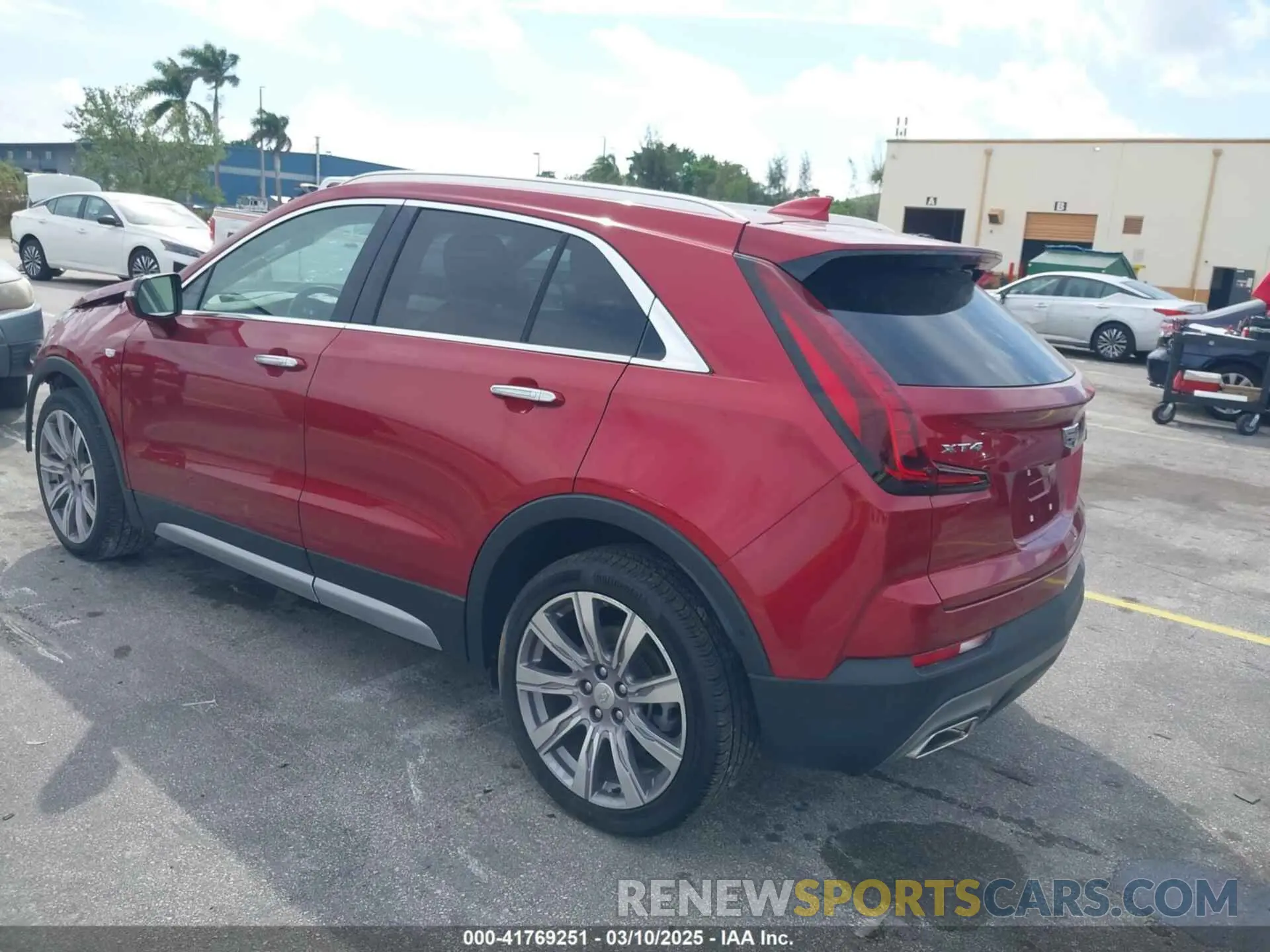 3 Фотография поврежденного автомобиля 1GYFZCR41MF043072 CADILLAC XT4 2021