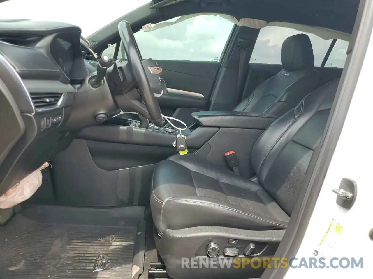 7 Фотография поврежденного автомобиля 1GYFZCR44MF080763 CADILLAC XT4 2021