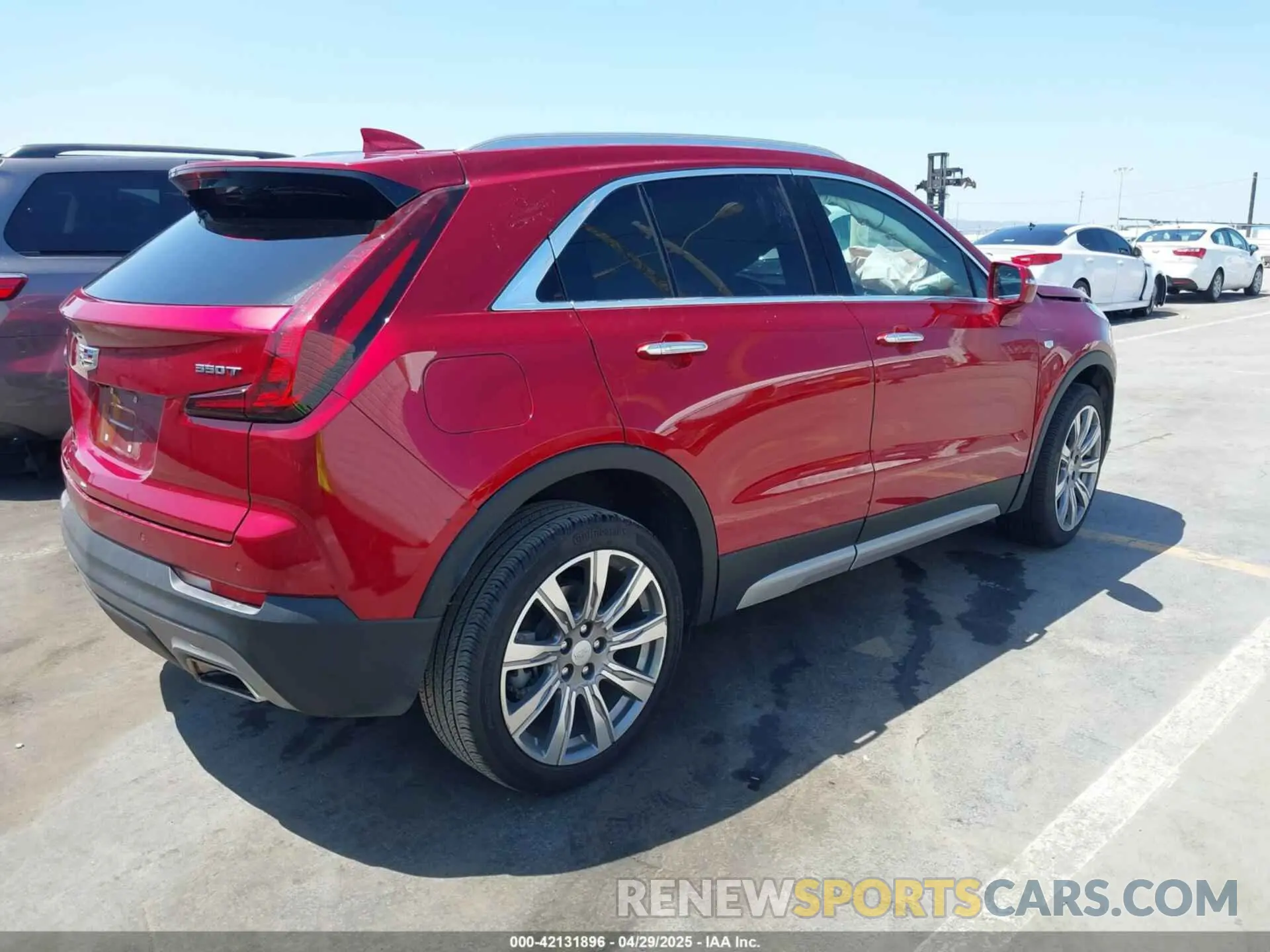 4 Фотография поврежденного автомобиля 1GYFZCR48MF004849 CADILLAC XT4 2021