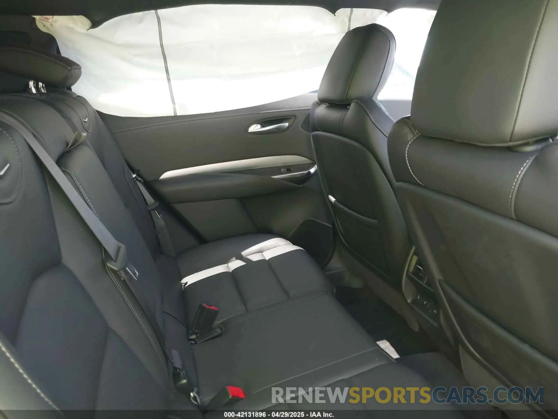 8 Фотография поврежденного автомобиля 1GYFZCR48MF004849 CADILLAC XT4 2021