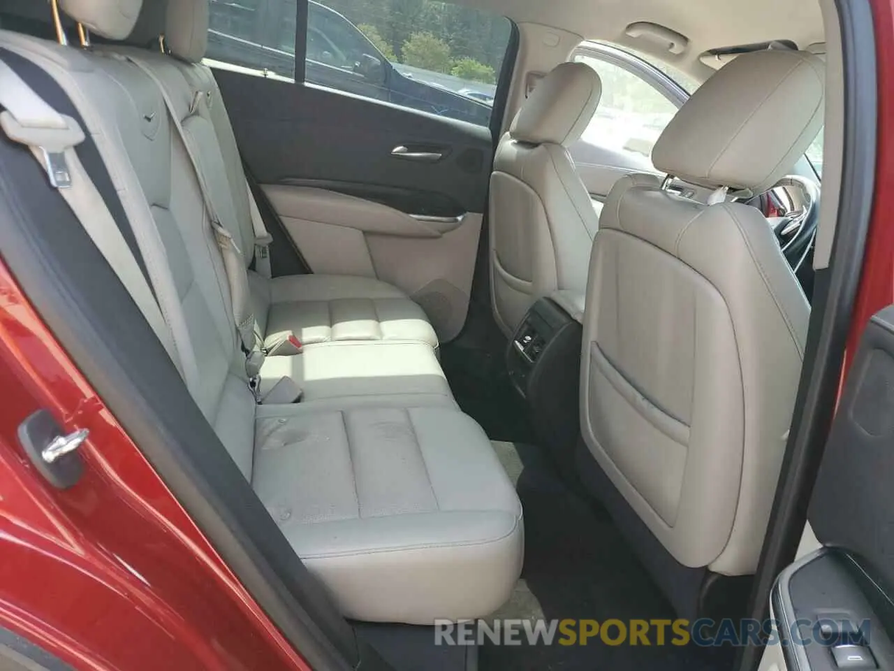 10 Photograph of a damaged car 1GYFZDR40MF001255 CADILLAC XT4 2021
