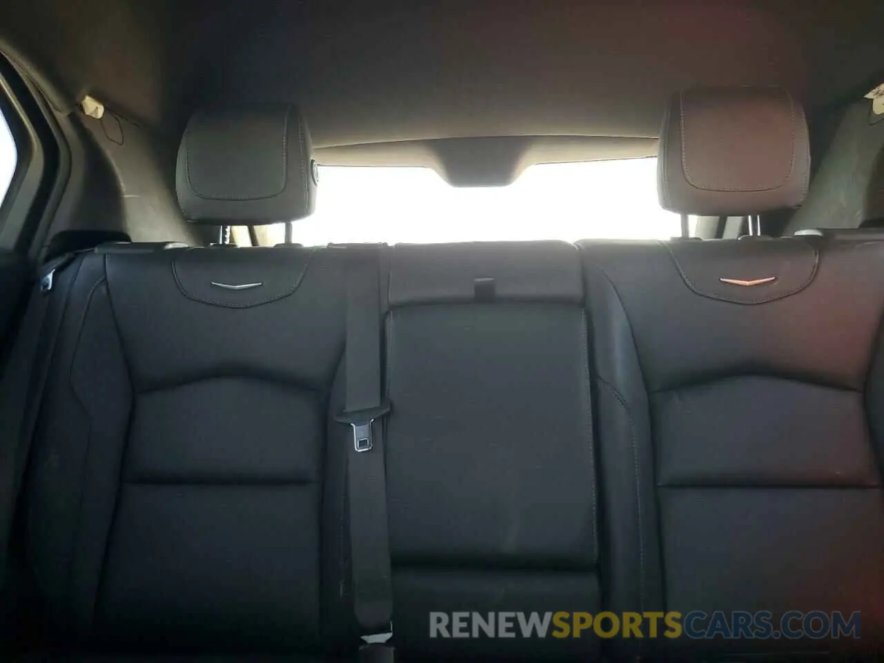 10 Photograph of a damaged car 1GYFZDR47MF002175 CADILLAC XT4 2021