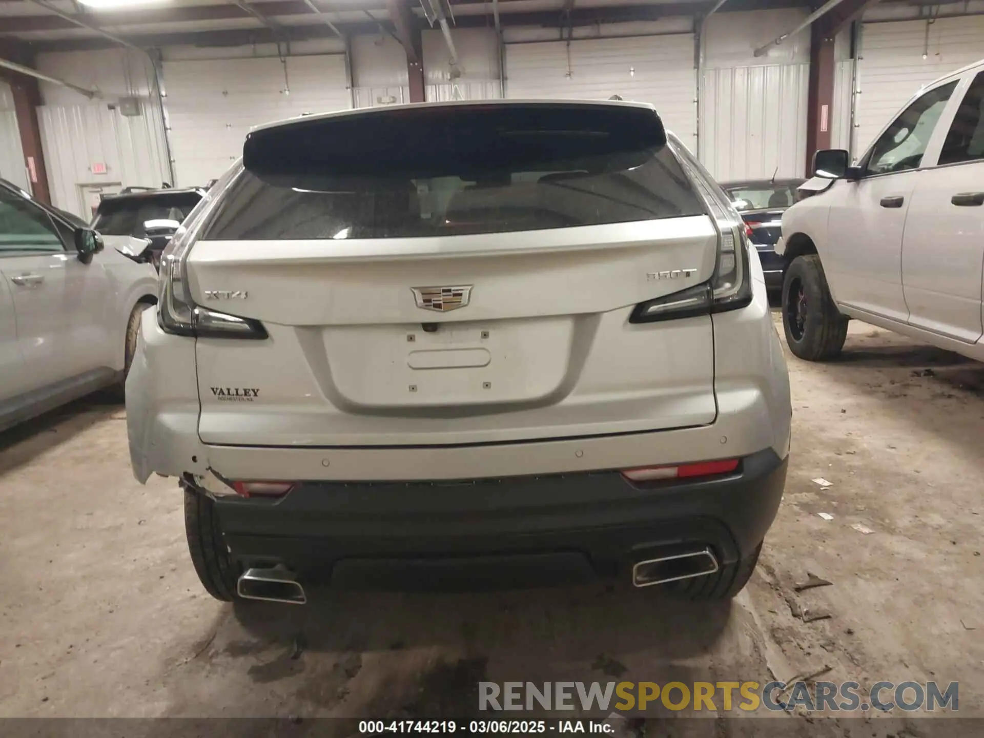 16 Фотография поврежденного автомобиля 1GYFZER40MF061378 CADILLAC XT4 2021