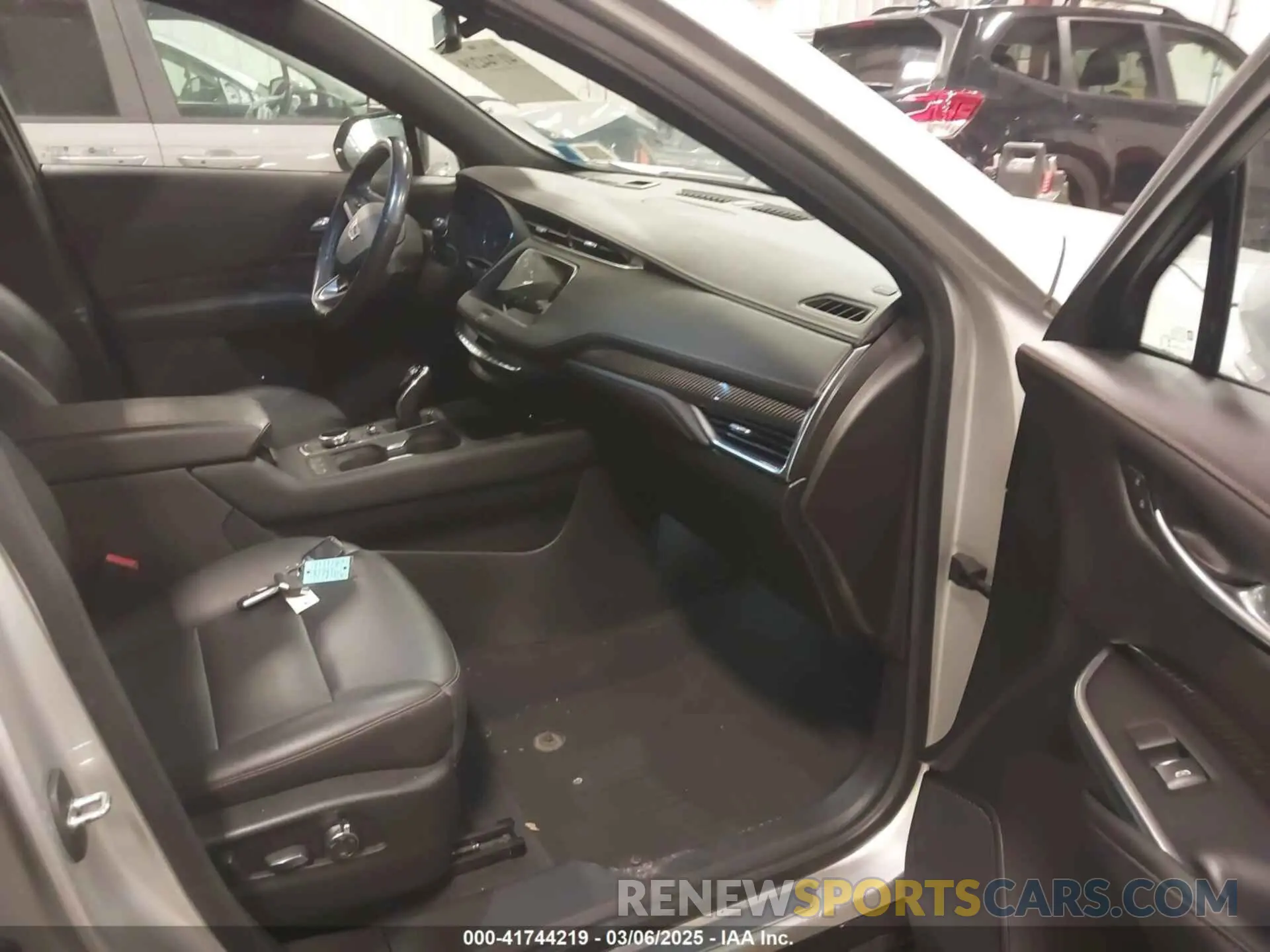 5 Фотография поврежденного автомобиля 1GYFZER40MF061378 CADILLAC XT4 2021