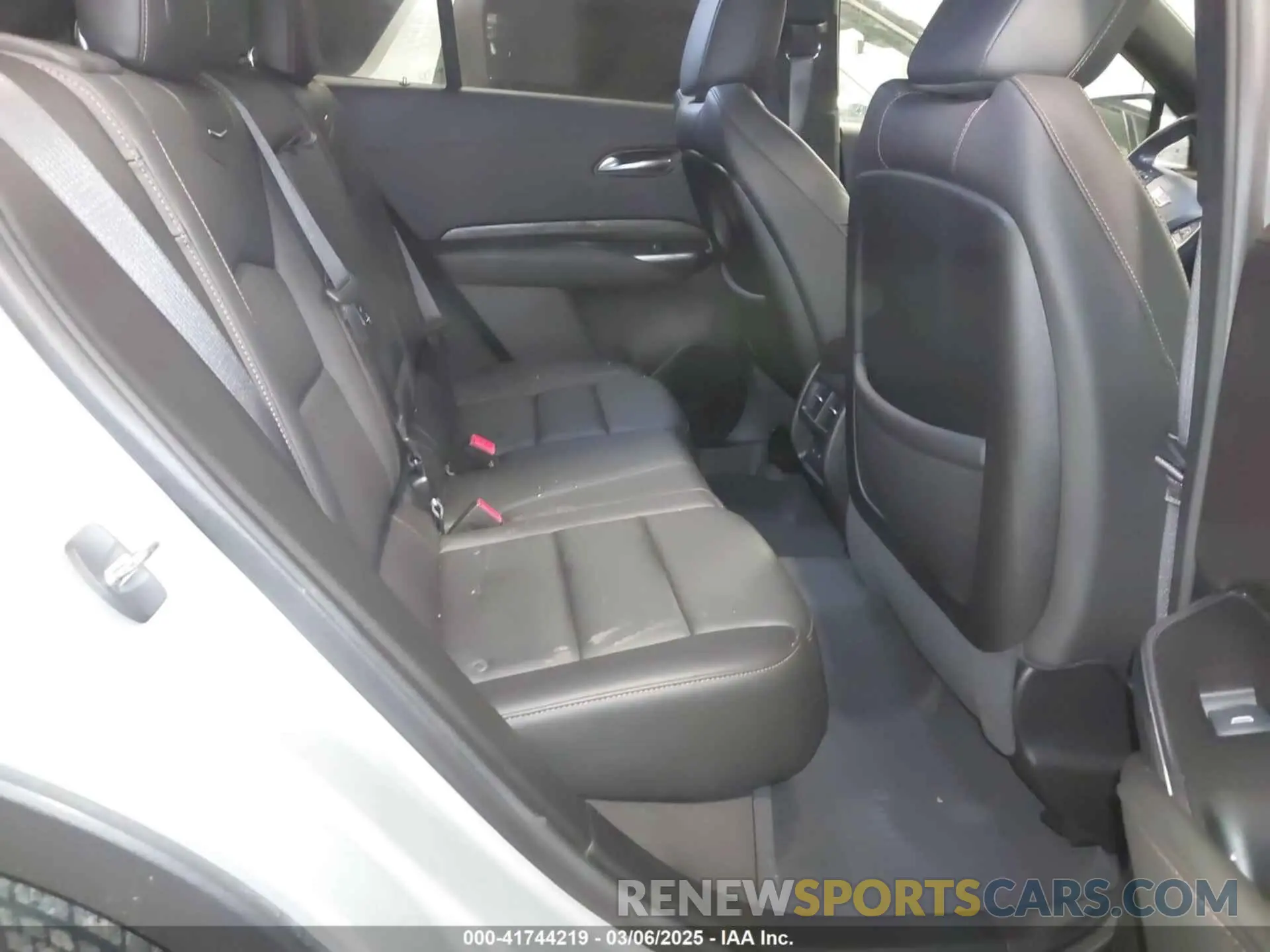 8 Фотография поврежденного автомобиля 1GYFZER40MF061378 CADILLAC XT4 2021