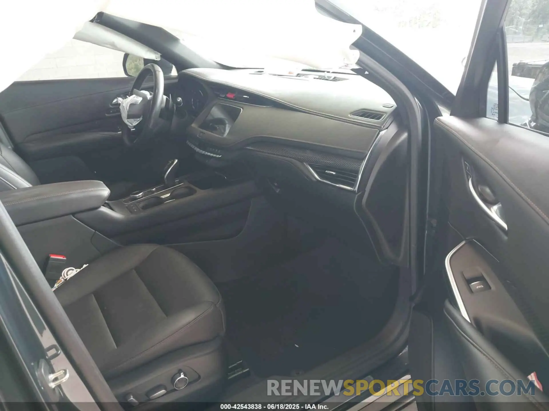 5 Photograph of a damaged car 1GYFZFR40MF032839 CADILLAC XT4 2021