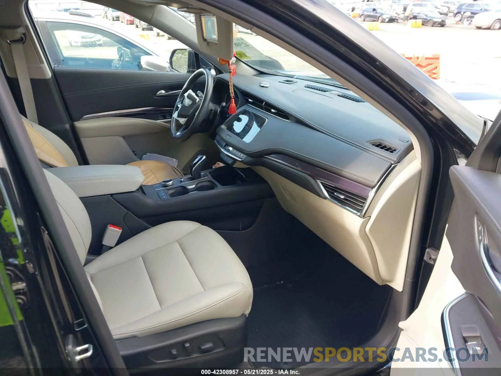 5 Photograph of a damaged car 1GYAZAR48NF162799 CADILLAC XT4 2022
