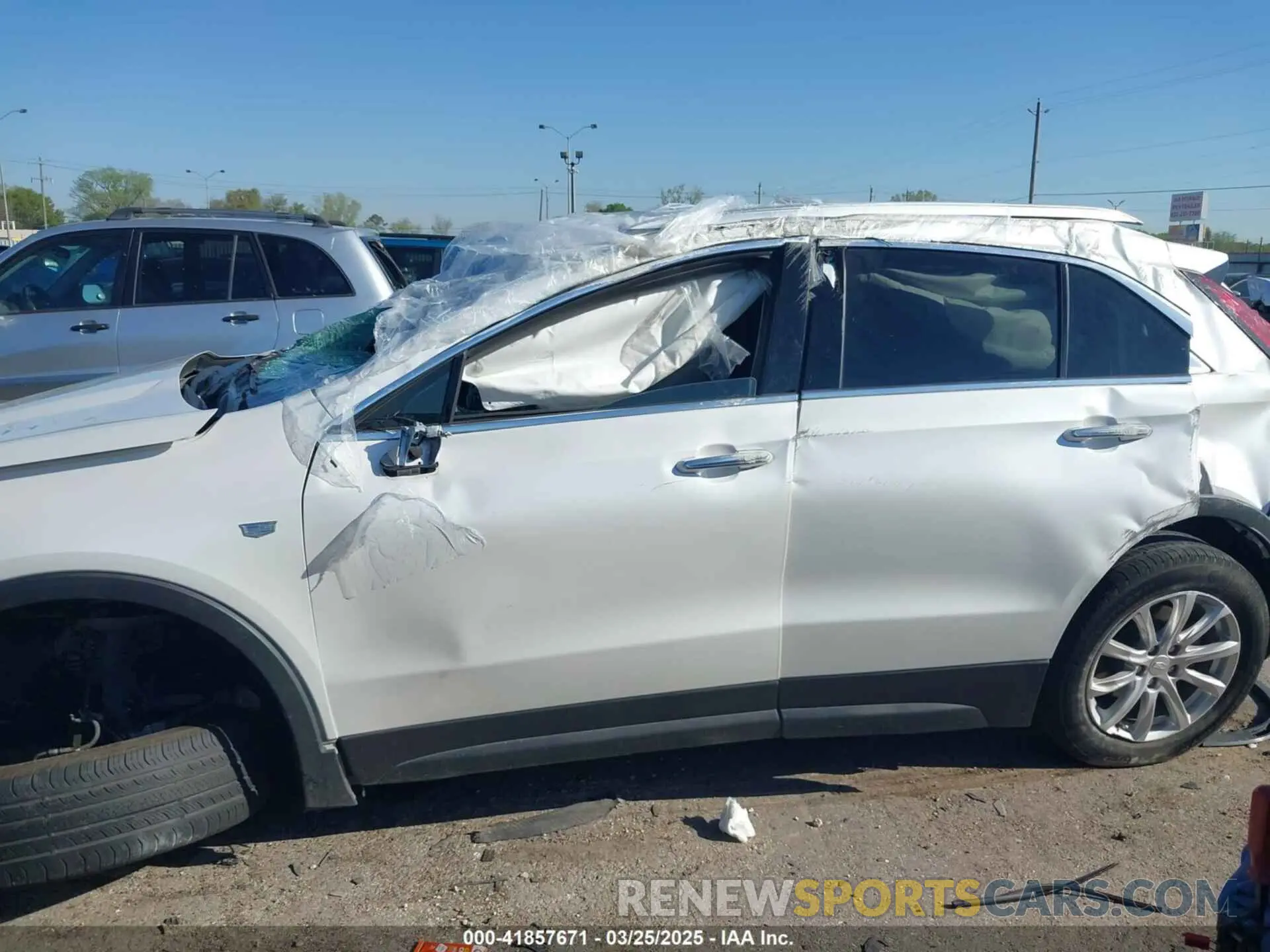 13 Фотография поврежденного автомобиля 1GYAZAR48NF170949 CADILLAC XT4 2022