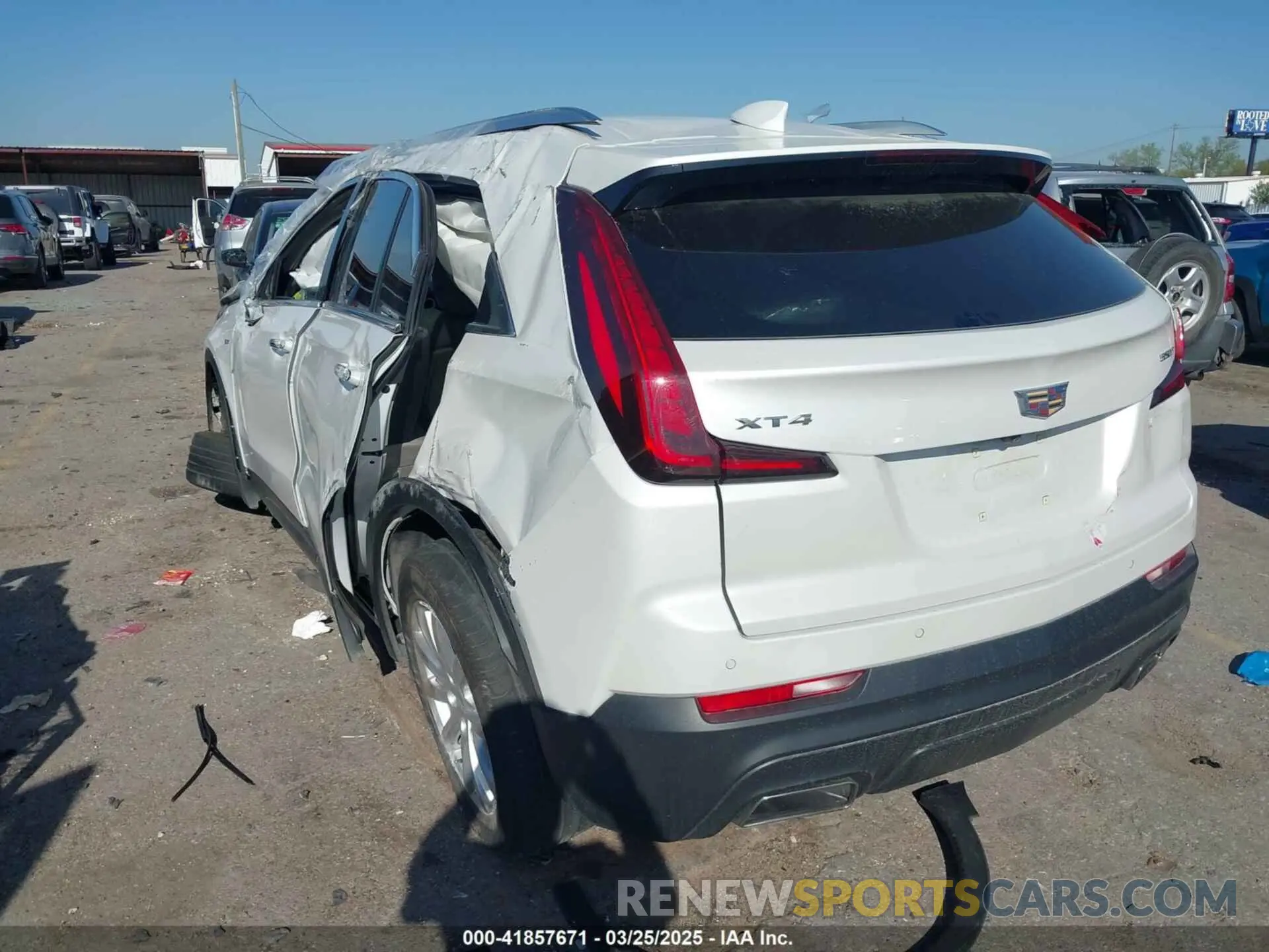 3 Фотография поврежденного автомобиля 1GYAZAR48NF170949 CADILLAC XT4 2022