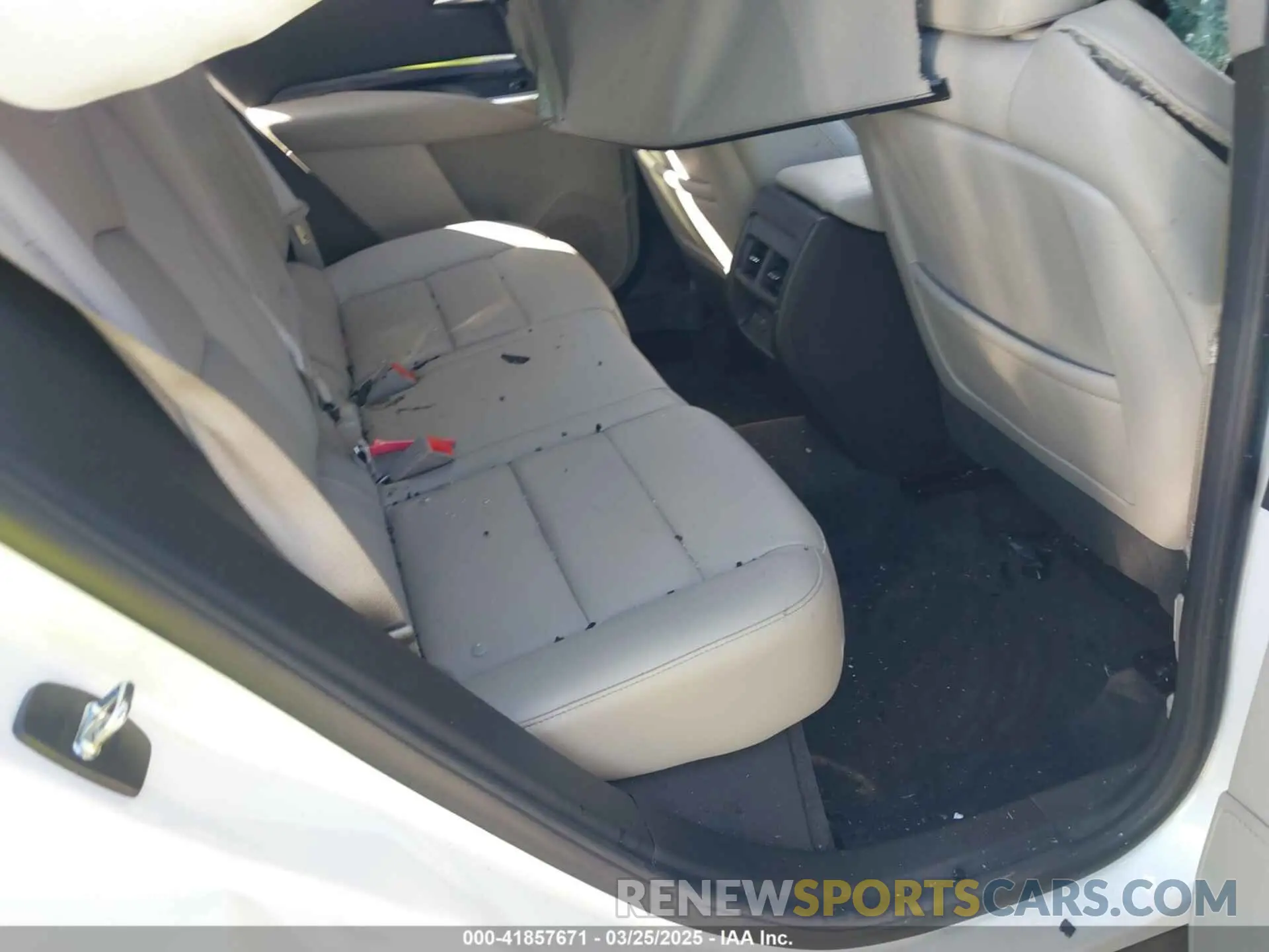 8 Фотография поврежденного автомобиля 1GYAZAR48NF170949 CADILLAC XT4 2022