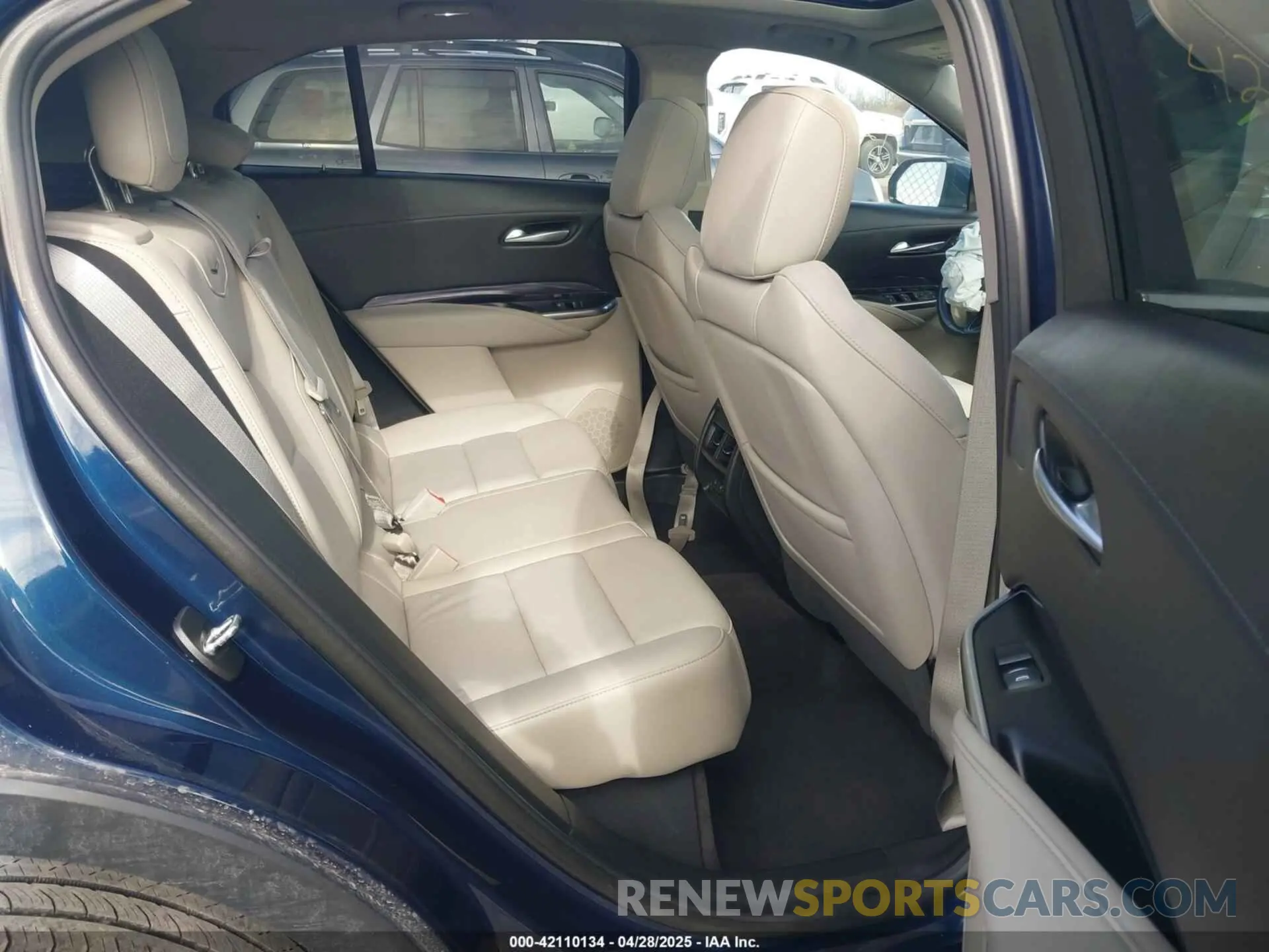 8 Photograph of a damaged car 1GYFZBR40NF146348 CADILLAC XT4 2022
