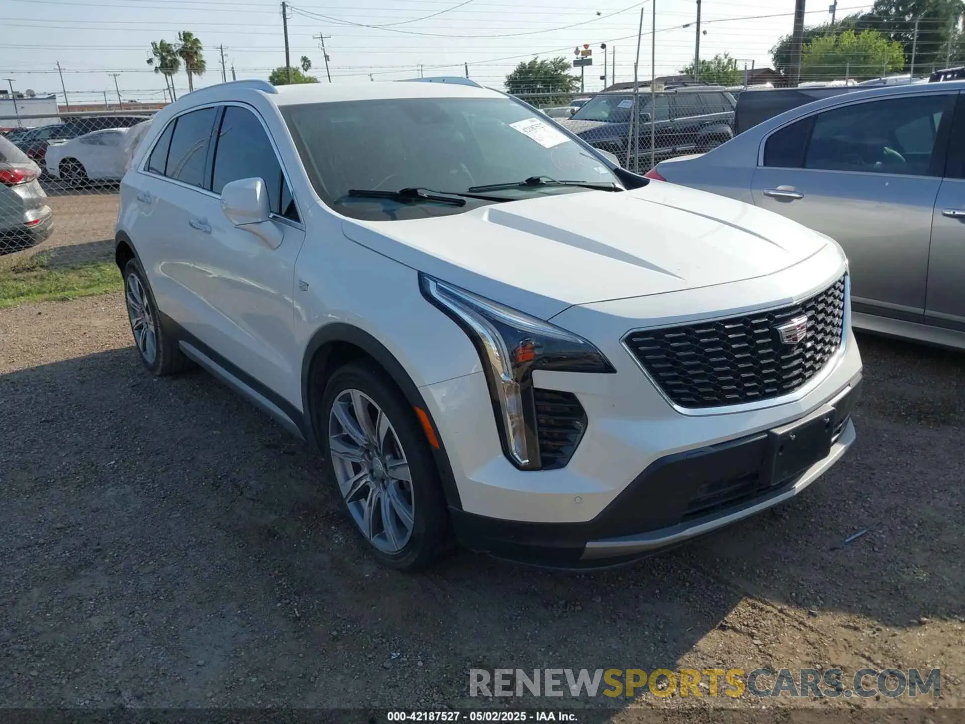 1 Photograph of a damaged car 1GYFZCR48NF138181 CADILLAC XT4 2022