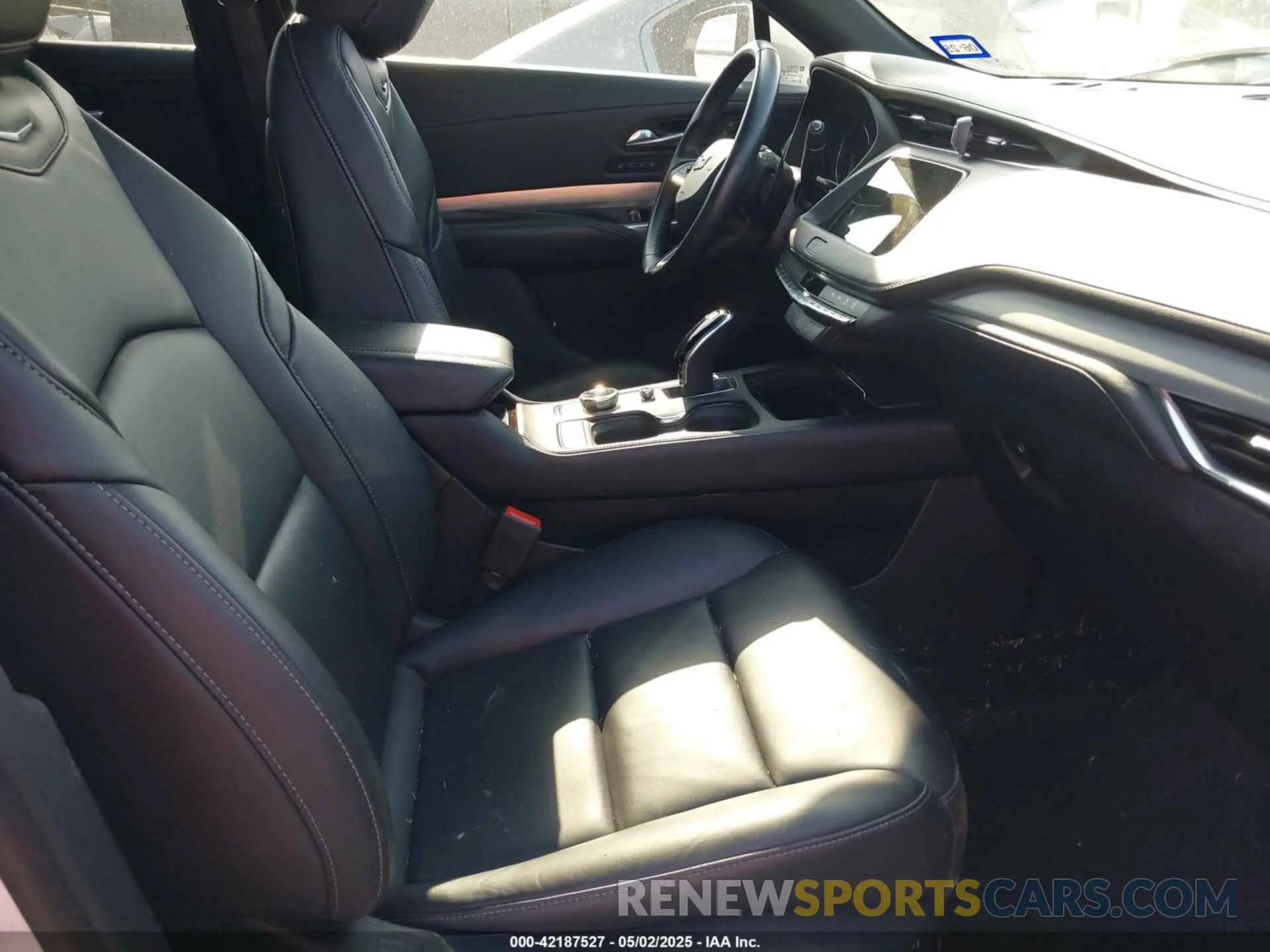 5 Photograph of a damaged car 1GYFZCR48NF138181 CADILLAC XT4 2022