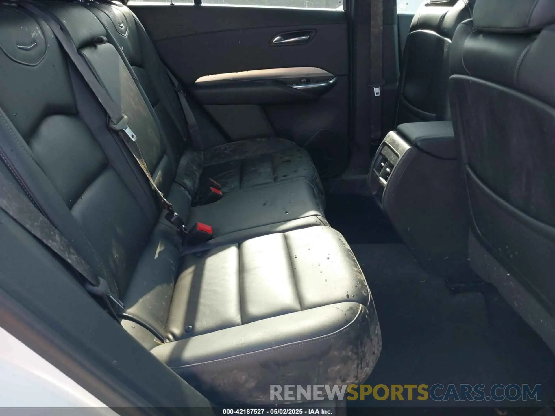 8 Photograph of a damaged car 1GYFZCR48NF138181 CADILLAC XT4 2022