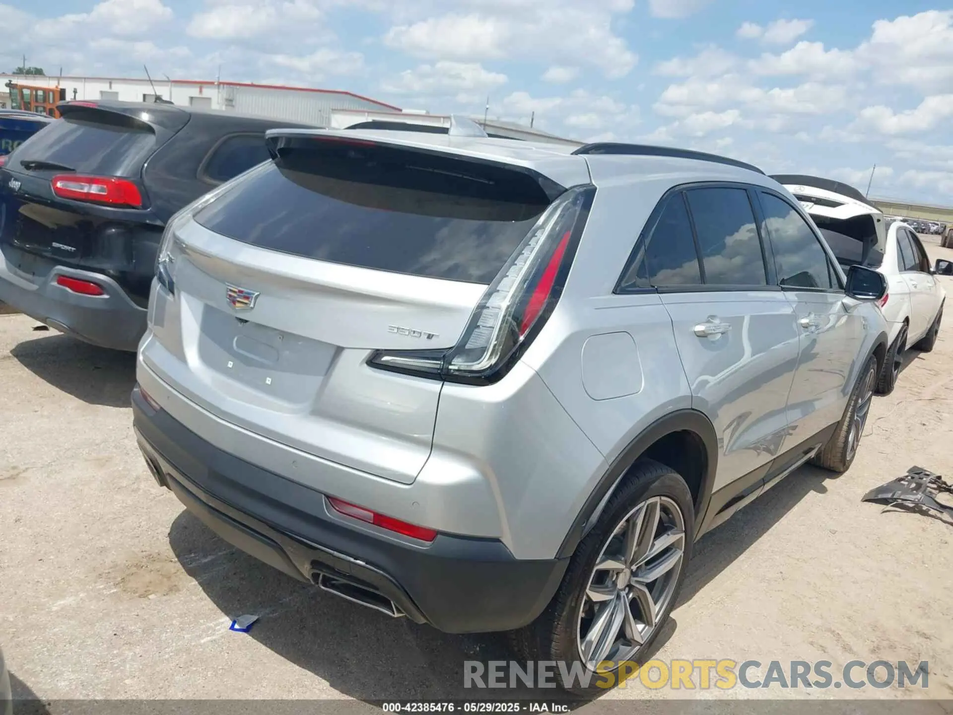 4 Фотография поврежденного автомобиля 1GYFZER43NF145874 CADILLAC XT4 2022
