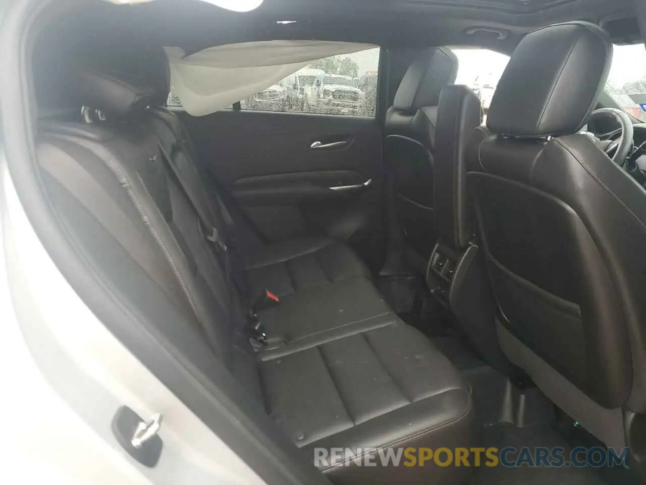 10 Фотография поврежденного автомобиля 1GYFZER47NF111047 CADILLAC XT4 2022