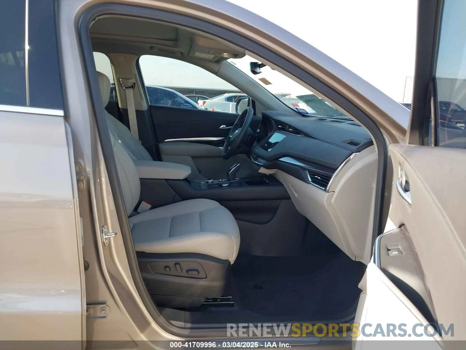 5 Фотография поврежденного автомобиля 1GYAZAR41PF149914 CADILLAC XT4 2023