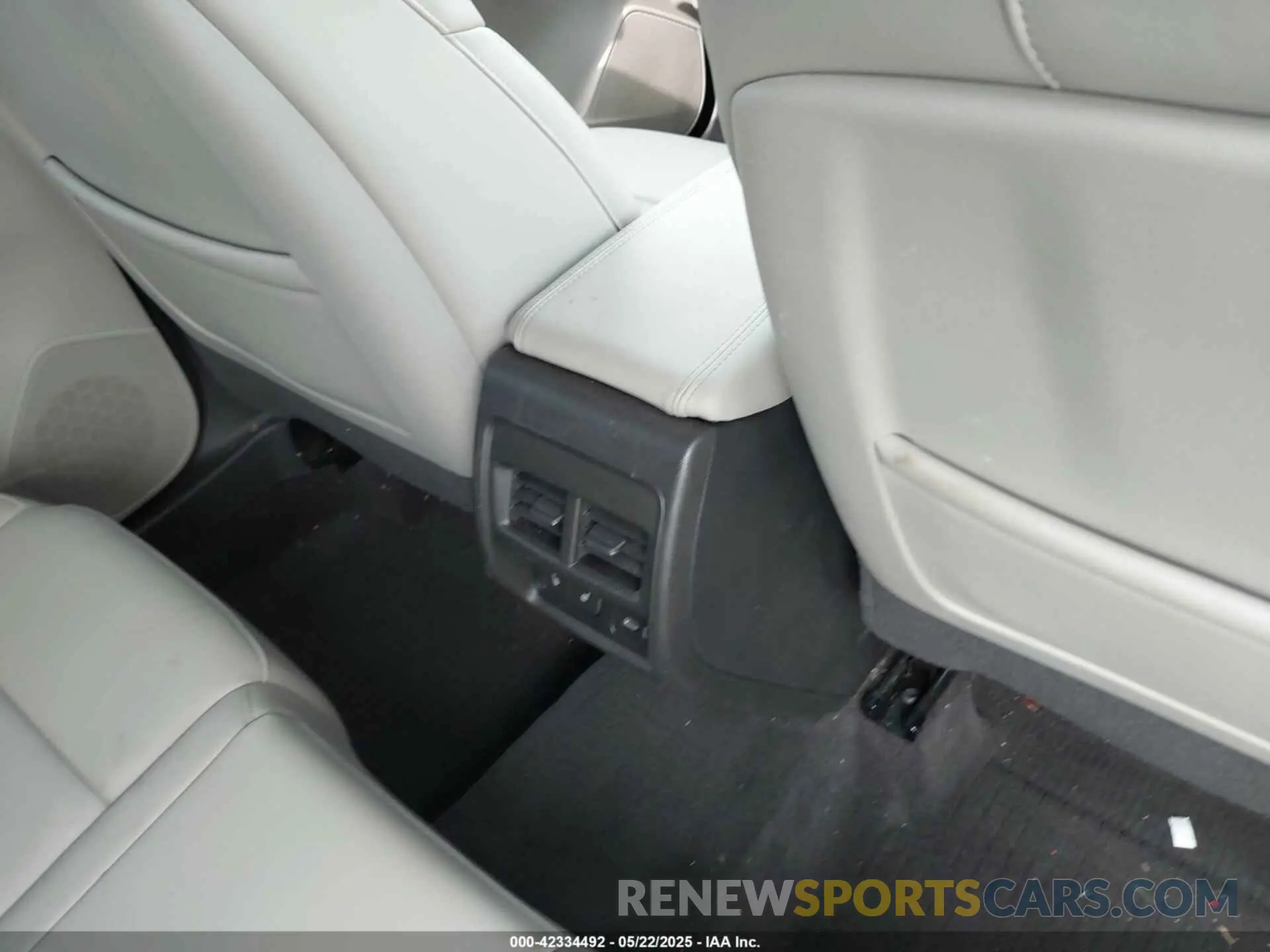 8 Фотография поврежденного автомобиля 1GYAZAR47PF133023 CADILLAC XT4 2023