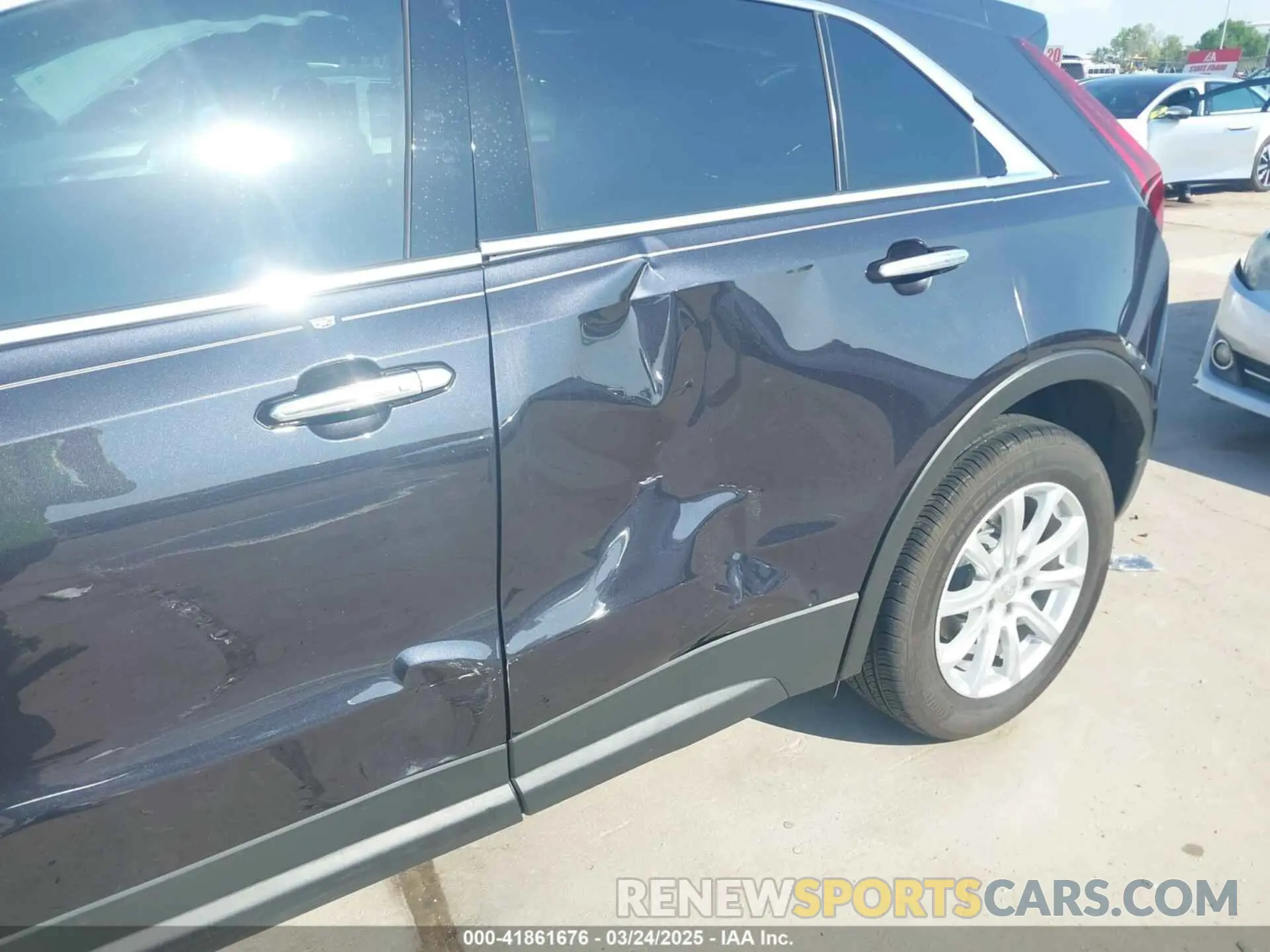 18 Фотография поврежденного автомобиля 1GYAZAR47PF145379 CADILLAC XT4 2023
