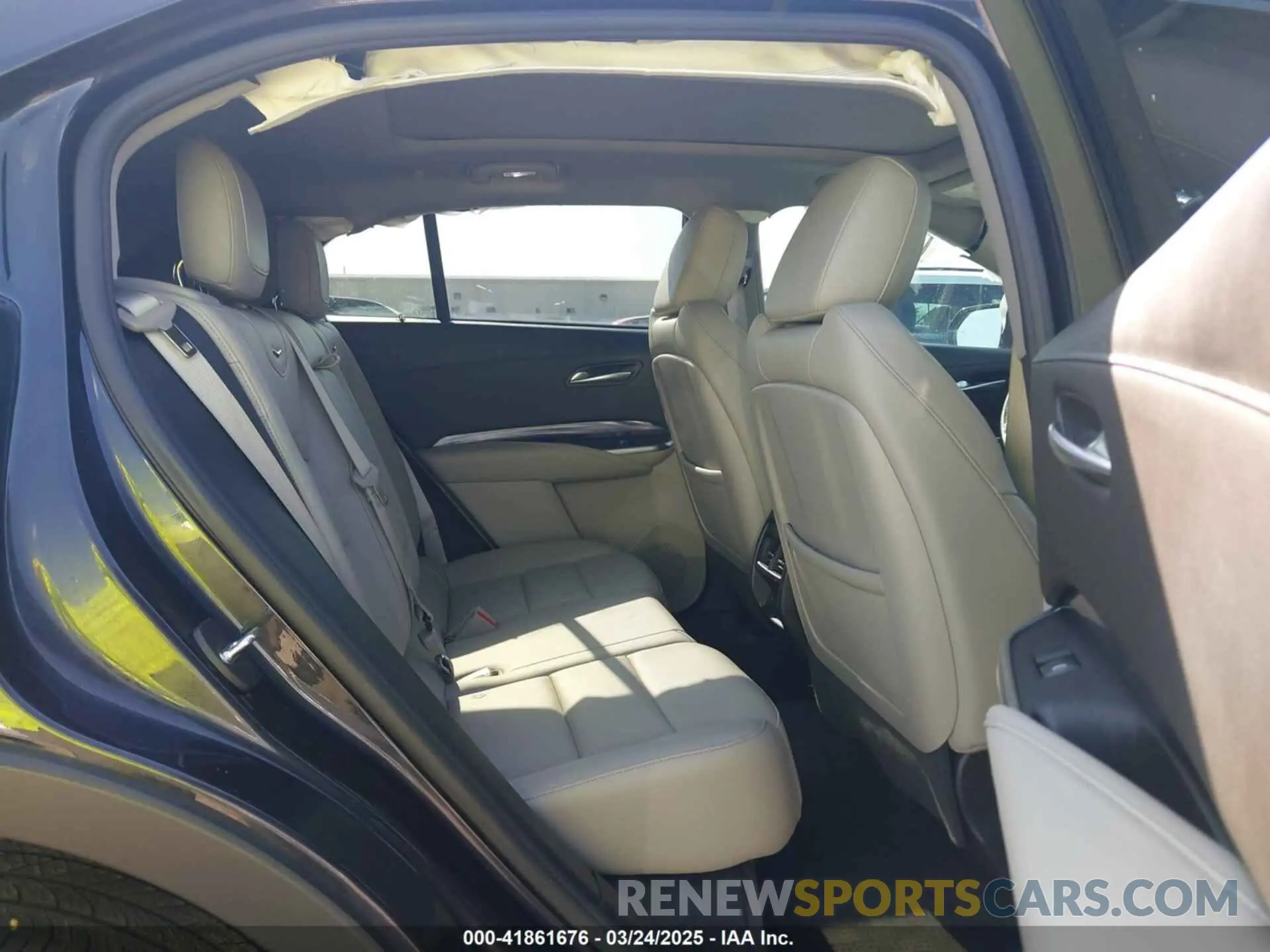 8 Фотография поврежденного автомобиля 1GYAZAR47PF145379 CADILLAC XT4 2023