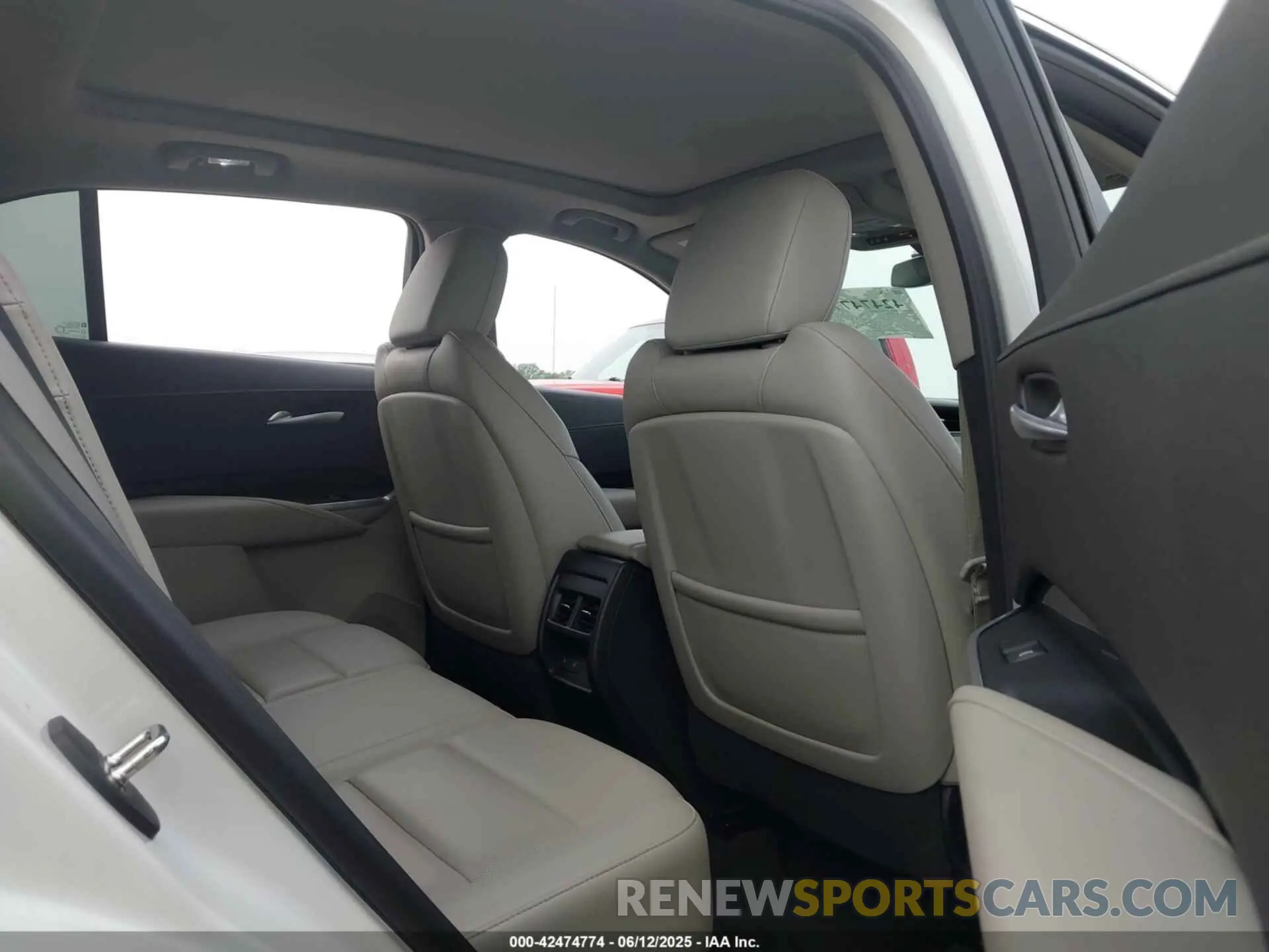 7 Фотография поврежденного автомобиля 1GYFZDR43PF176779 CADILLAC XT4 2023