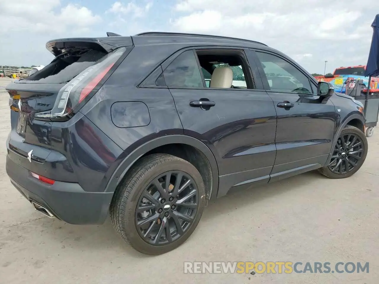 3 Фотография поврежденного автомобиля 1GYFZER41PF105361 CADILLAC XT4 2023