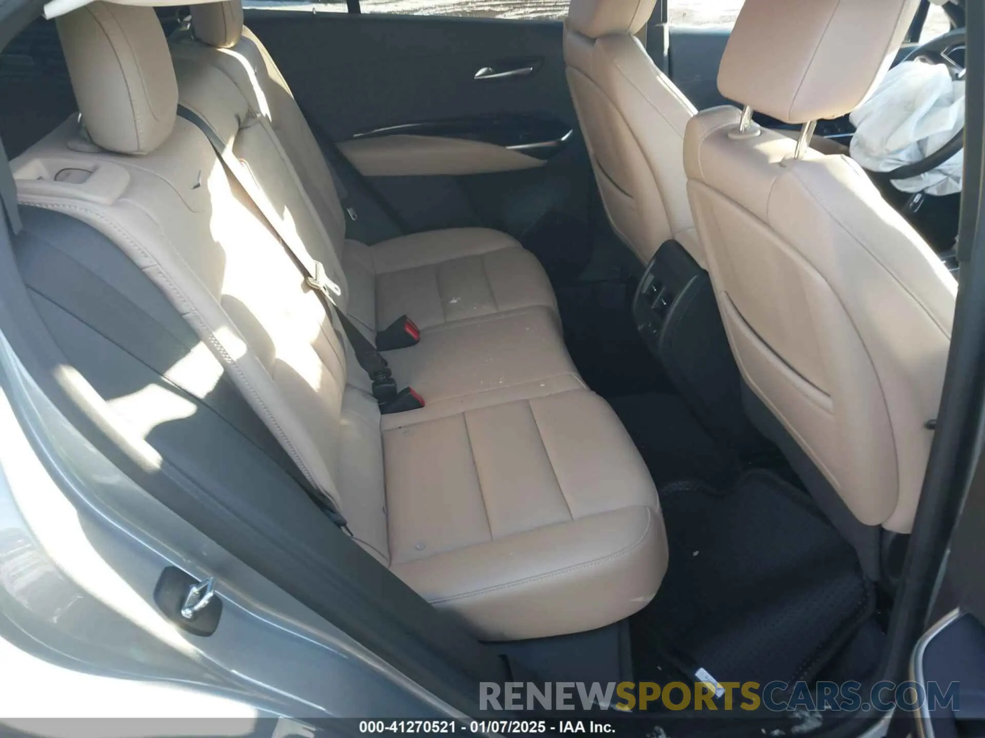 8 Фотография поврежденного автомобиля 1GYAZAR42RF102281 CADILLAC XT4 2024