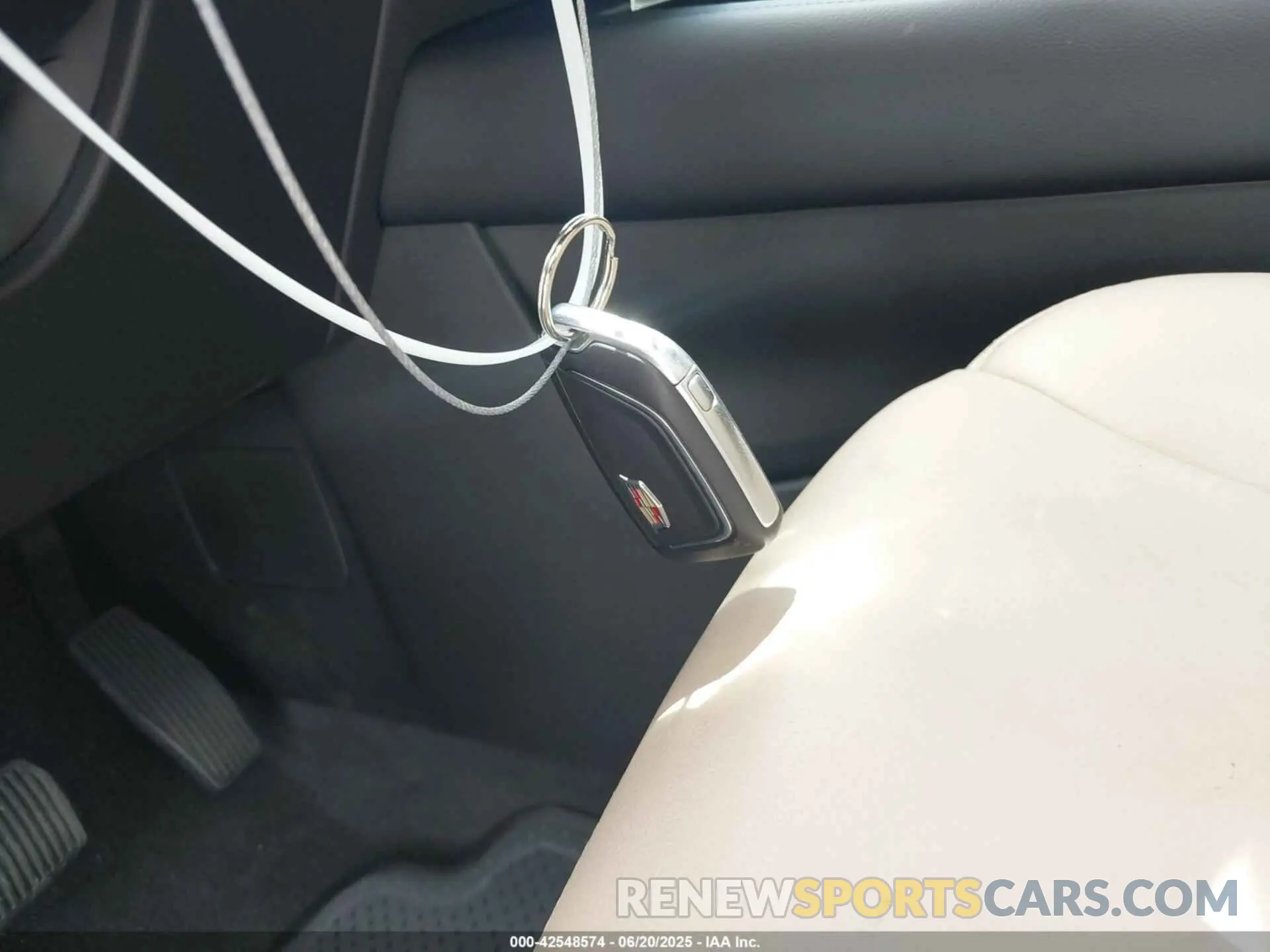 11 Фотография поврежденного автомобиля 1GYAZAR42RF226132 CADILLAC XT4 2024