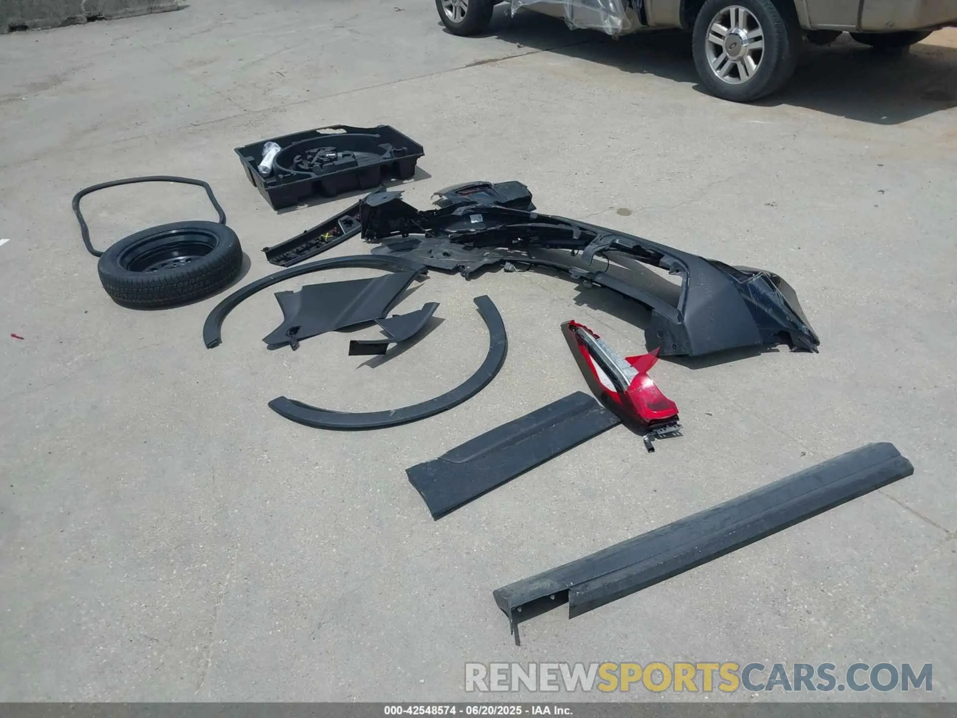 12 Фотография поврежденного автомобиля 1GYAZAR42RF226132 CADILLAC XT4 2024