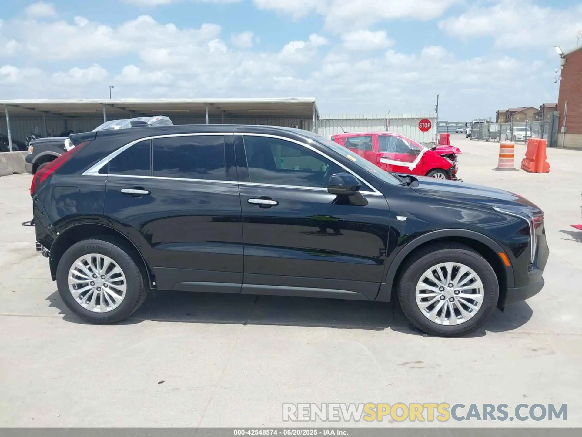 14 Фотография поврежденного автомобиля 1GYAZAR42RF226132 CADILLAC XT4 2024