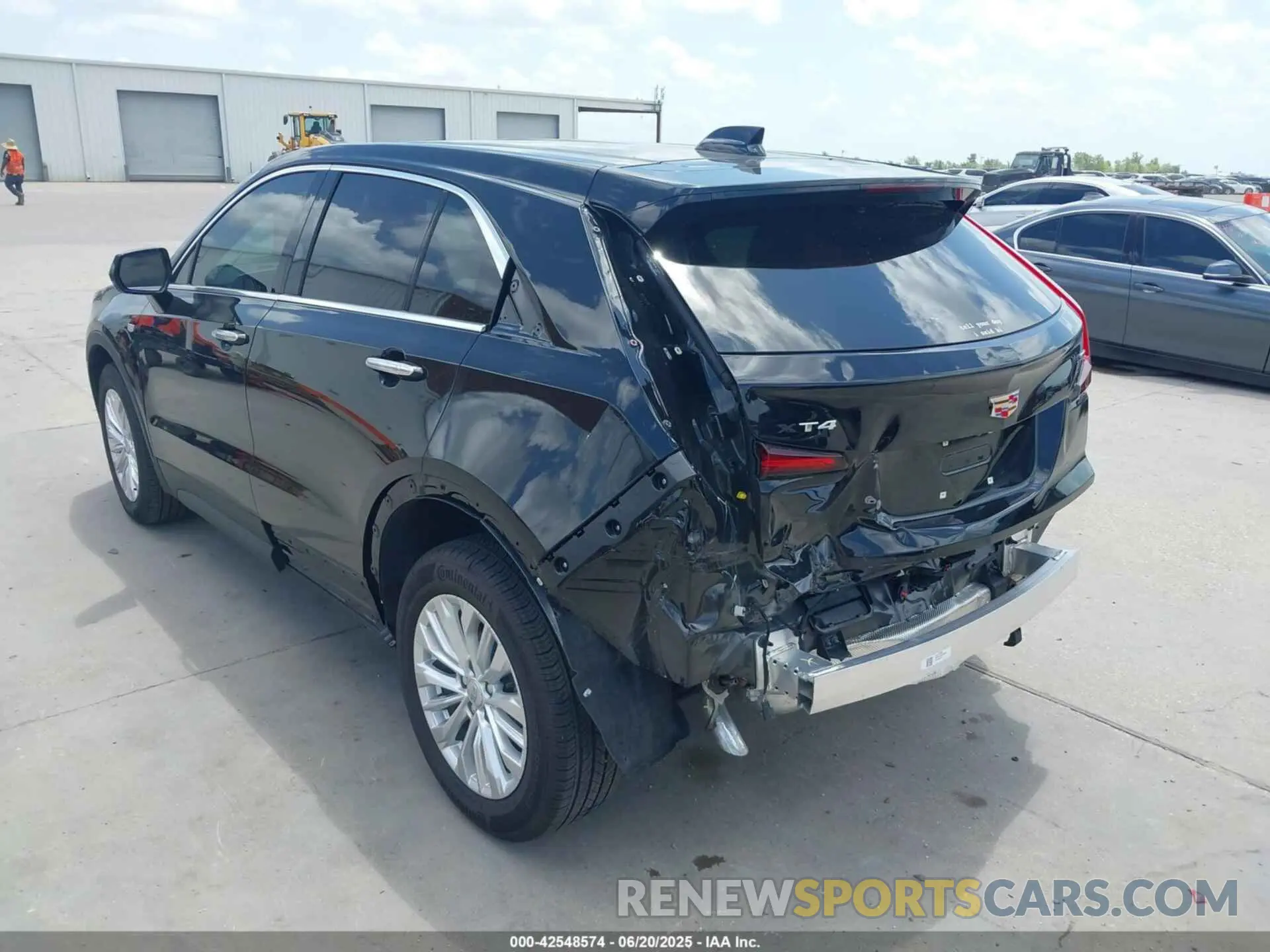 3 Фотография поврежденного автомобиля 1GYAZAR42RF226132 CADILLAC XT4 2024