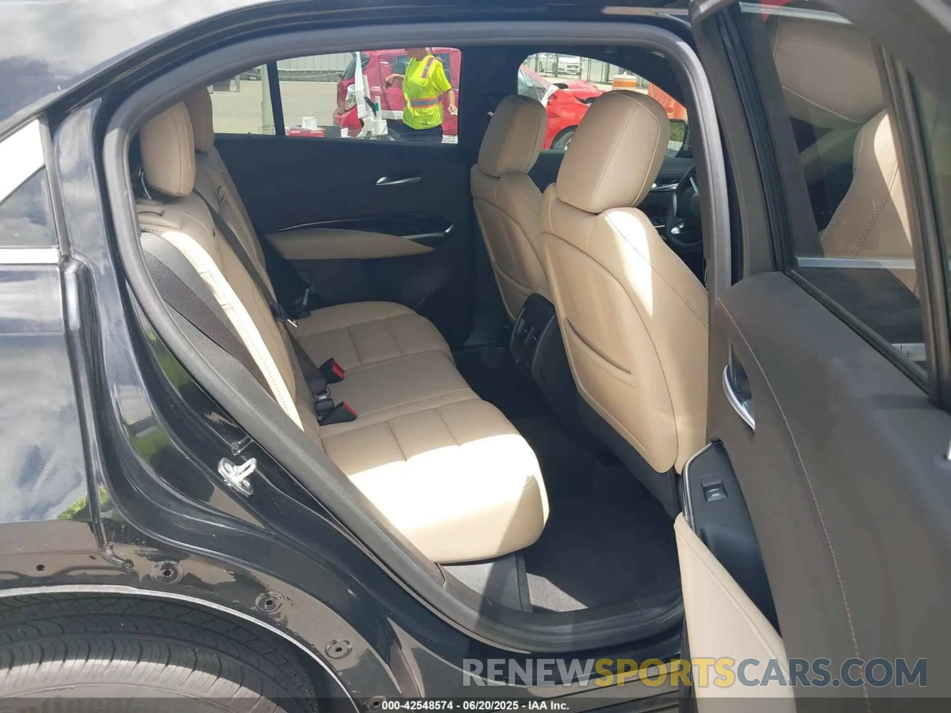 8 Фотография поврежденного автомобиля 1GYAZAR42RF226132 CADILLAC XT4 2024