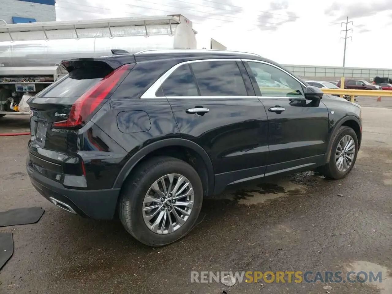 3 Фотография поврежденного автомобиля 1GYFZCR43RF221412 CADILLAC XT4 2024