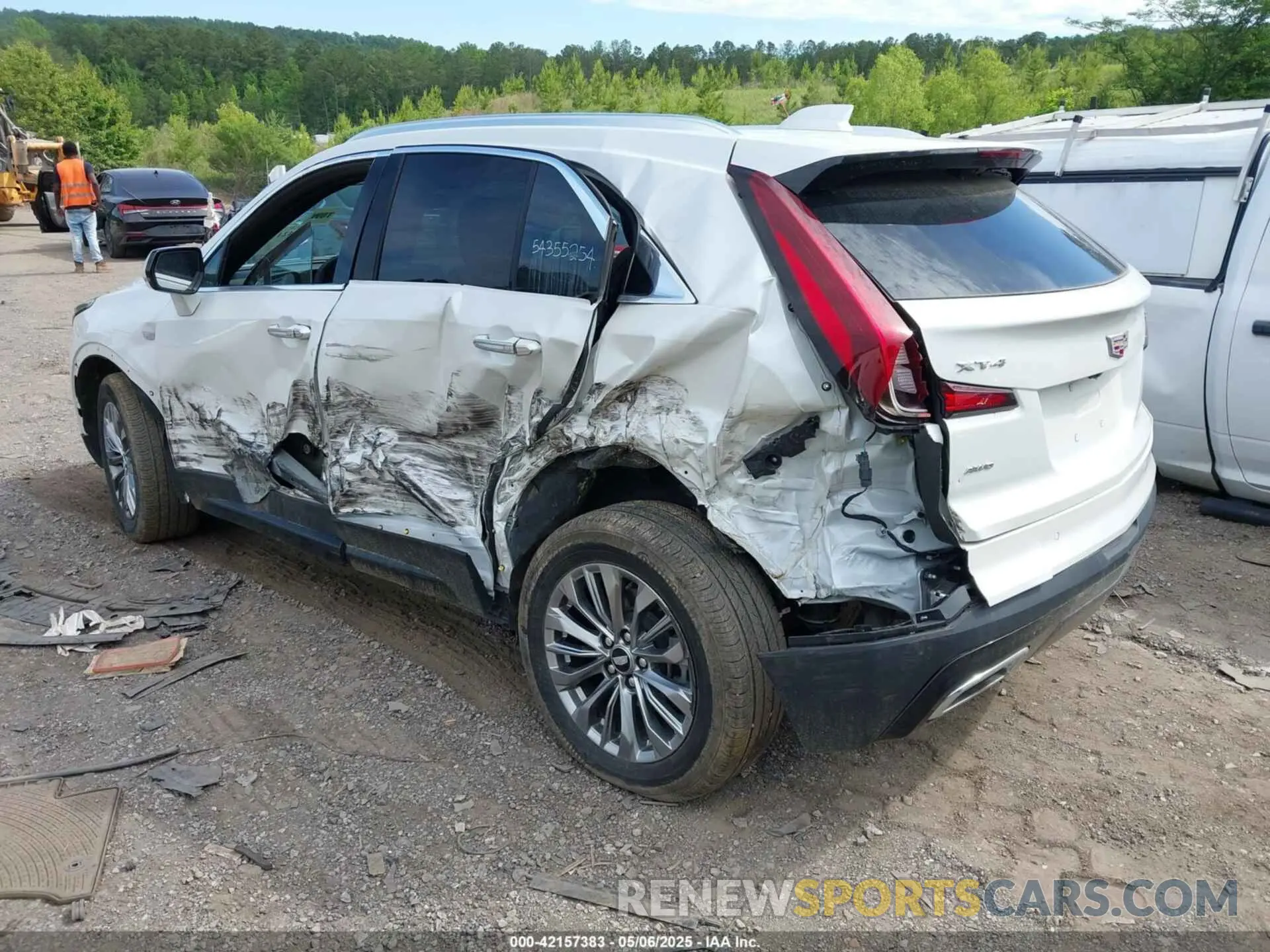 3 Фотография поврежденного автомобиля 1GYFZDR43RF147835 CADILLAC XT4 2024
