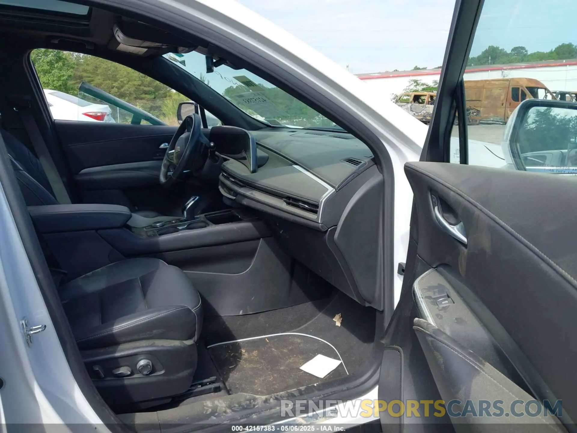 5 Фотография поврежденного автомобиля 1GYFZDR43RF147835 CADILLAC XT4 2024
