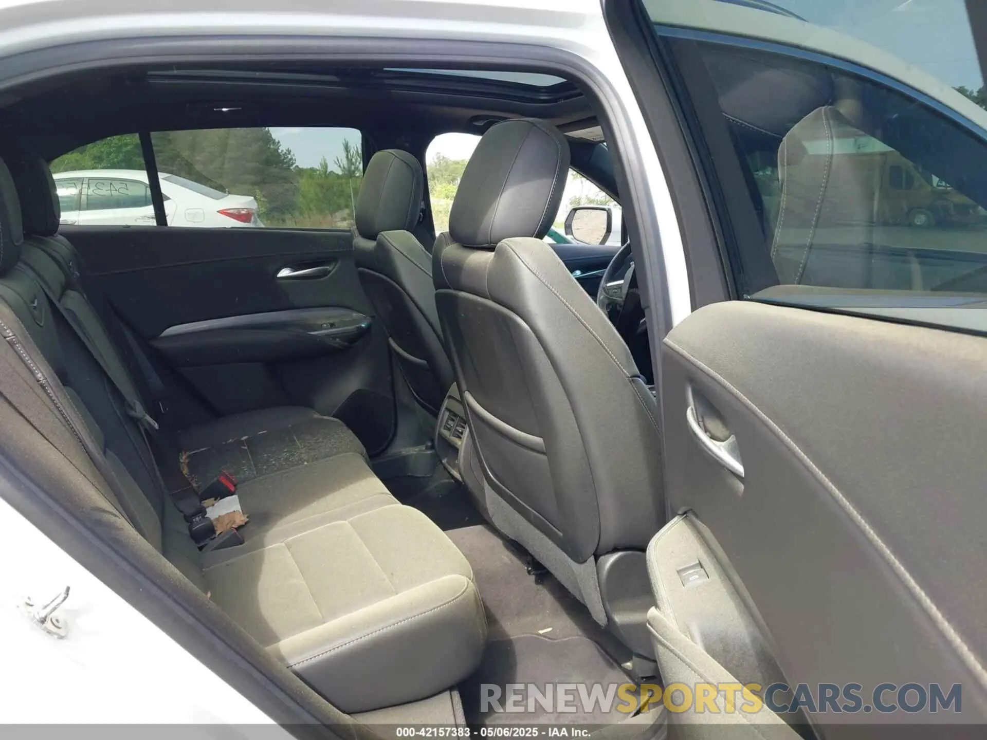8 Фотография поврежденного автомобиля 1GYFZDR43RF147835 CADILLAC XT4 2024