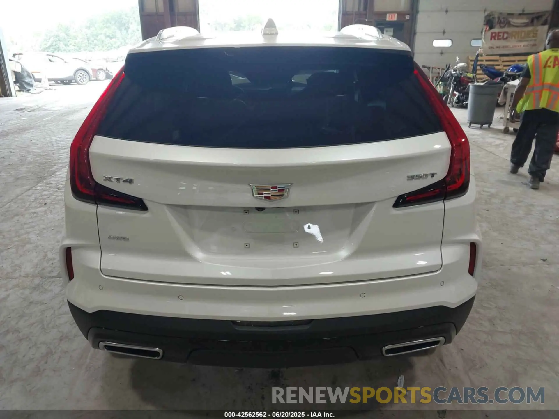 17 Фотография поврежденного автомобиля 1GYFZDR47RF206465 CADILLAC XT4 2024