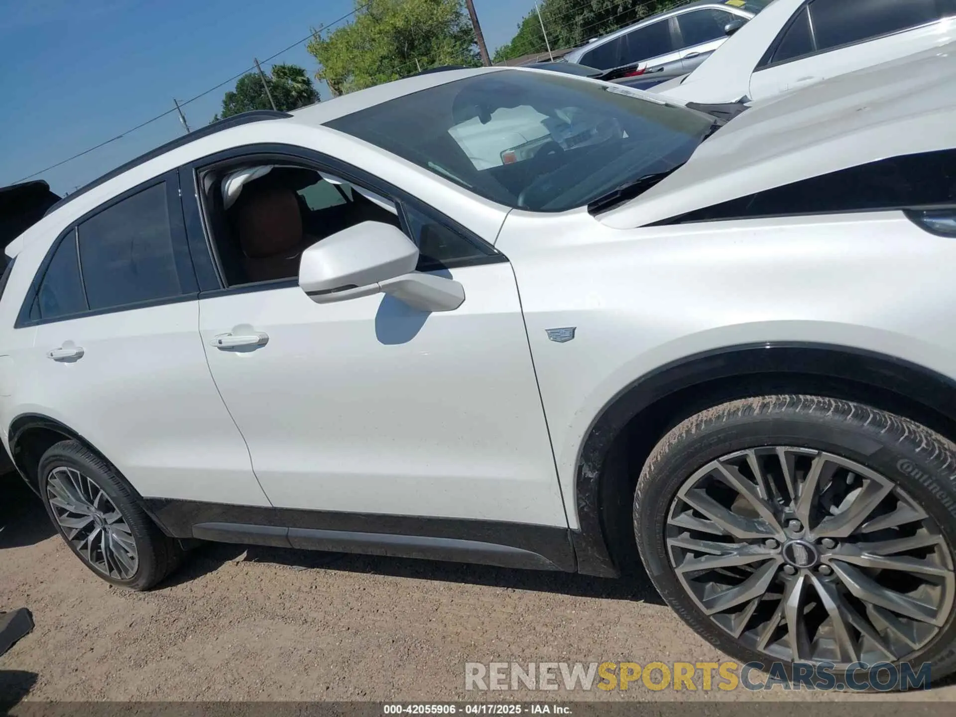 12 Фотография поврежденного автомобиля 1GYFZER43RF133293 CADILLAC XT4 2024