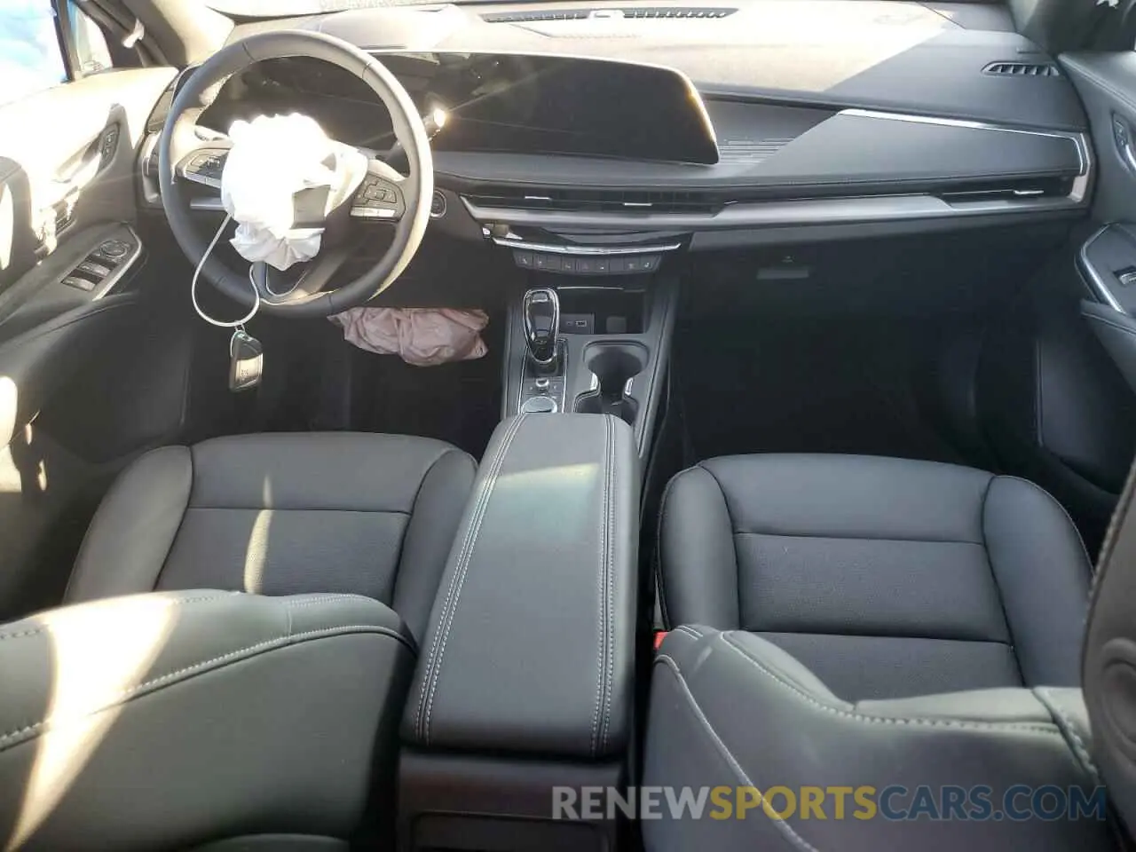 8 Фотография поврежденного автомобиля 1GYFZCR40SF126201 CADILLAC XT4 2025