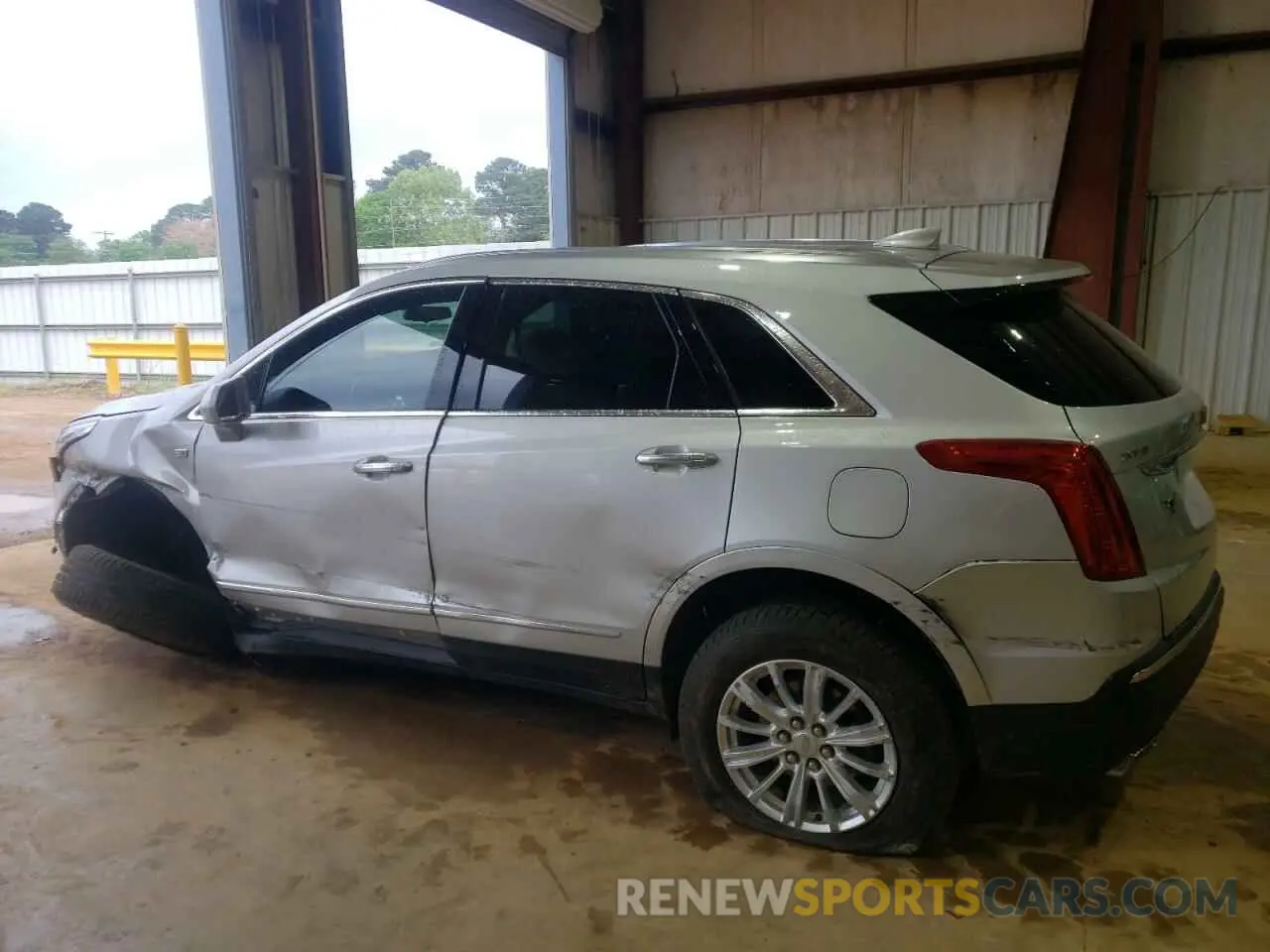 2 Photograph of a damaged car 1GYKNARS1KZ231504 CADILLAC XT5 2019