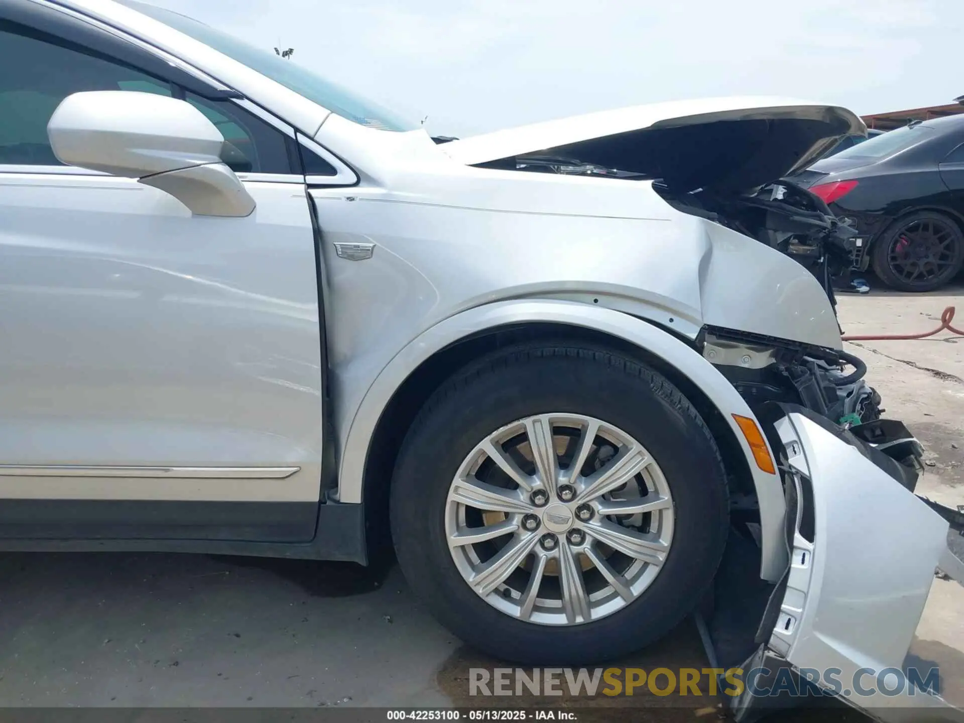 18 Photograph of a damaged car 1GYKNARS1KZ235391 CADILLAC XT5 2019