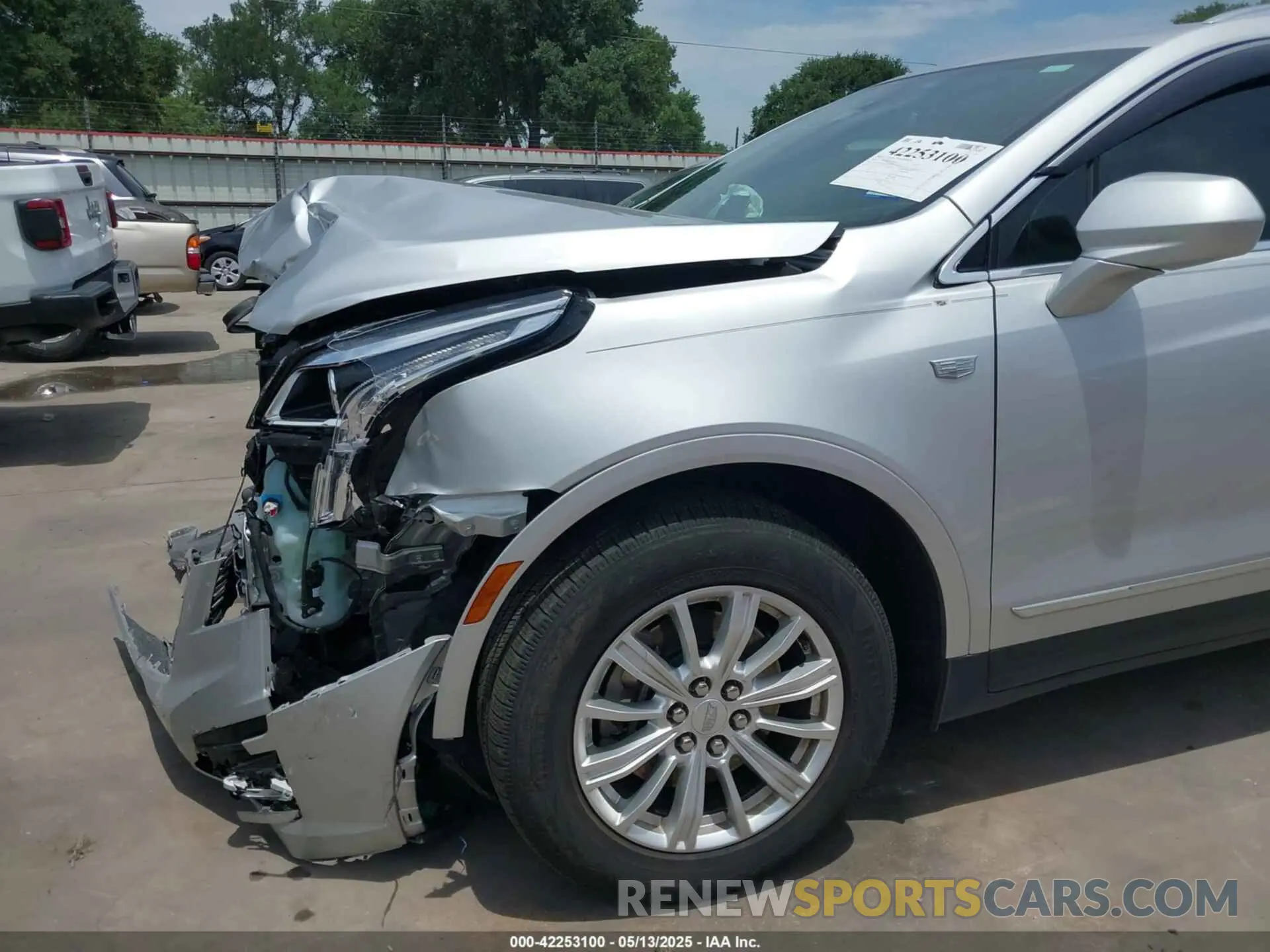 19 Photograph of a damaged car 1GYKNARS1KZ235391 CADILLAC XT5 2019